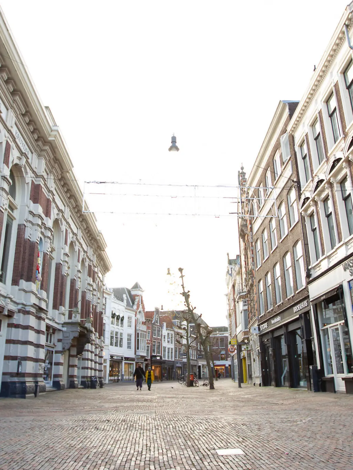  211220 -- HAARLEM THE NETHERLANDS, Dec. 20, 2021 -- Photo taken on Dec. 20, 2021 shows an empty shopping street in Haarlem, the Netherlands. The new lockdown in the Netherlands took effect from Dec. 19, 2021 and will remain in effect until Jan. 14, 2022. Photo by /Xinhua NETHERLANDS-COVID-19-LOCKDOWN SylviaxLederer PUBLICATIONxNOTxINxCHN