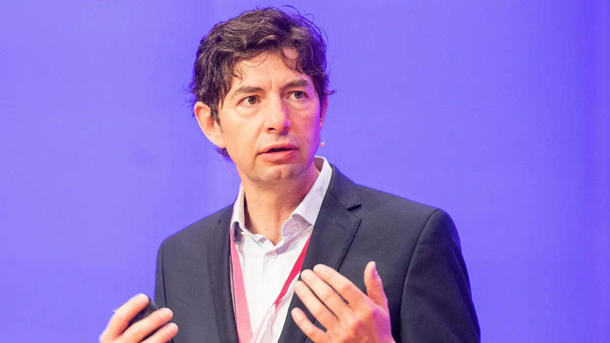 ARCHIV - 17.09.2020, Berlin: Christian Drosten, Direktor des Instituts für Virologie an der Charité in Berlin, spricht beim 17. Kommunikationskongress 2020. (zu dpa Faktencheck "Sind die Virologen in zwei große Lager gespalten?") Foto: Christophe Gateau/dpa +++ dpa-Bildfunk +++