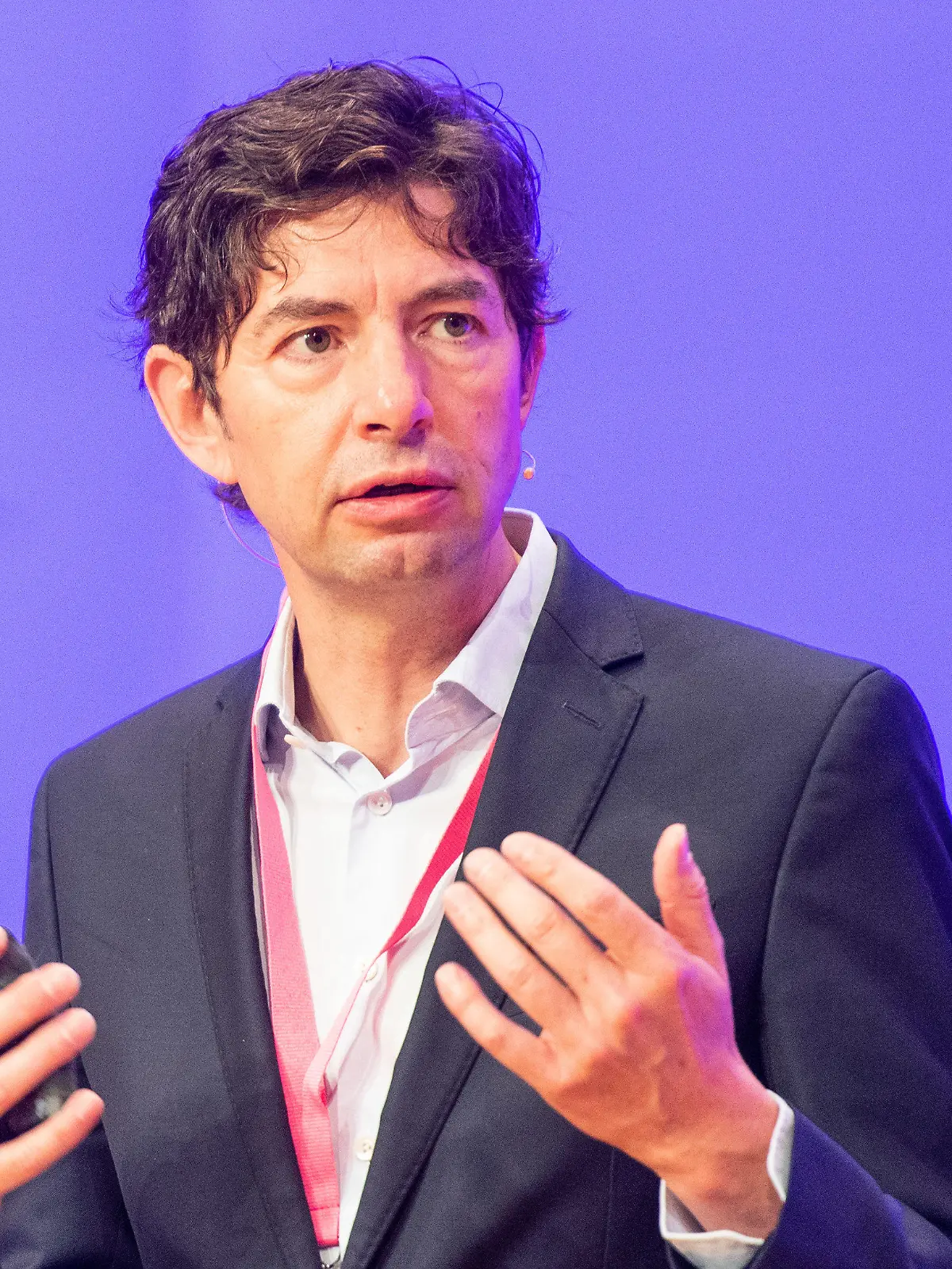 ARCHIV - 17.09.2020, Berlin: Christian Drosten, Direktor des Instituts für Virologie an der Charité in Berlin, spricht beim 17. Kommunikationskongress 2020. (zu dpa Faktencheck "Sind die Virologen in zwei große Lager gespalten?") Foto: Christophe Gateau/dpa +++ dpa-Bildfunk +++