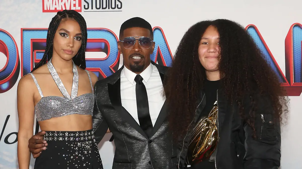  LOS ANGELES, CA - DECEMBER 13: Corinne Foxx, Jamie Foxx and Annalise Bishop at the LA Premiere Of Spider-Man: No Way Home on December 13, 2021 at the Regency Village Theater in Los Angeles, California. PUBLICATIONxNOTxINxUSA Copyright: xFayexSadoux