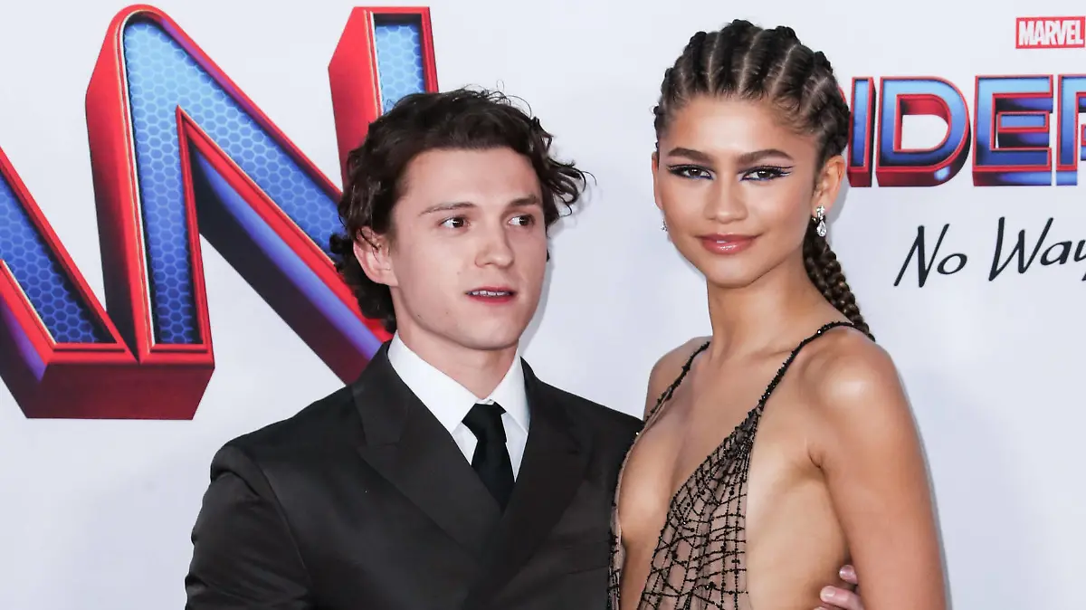 Los Angeles Premiere Of Columbia Pictures Spider-Man: No Way Home Actor Tom Holland and actress Zendaya Coleman arrive at the Los Angeles Premiere Of Columbia Pictures Spider-Man: No Way Home held at the Regency Village Theatre on December 13, 2021 in Westwood, Los Angeles, California, United States. Westwood California United States PUBLICATIONxNOTxINxFRA Copyright: xImagexPressxAgencyx originalFilename:collin-losangel211214_npc8c.jpg 