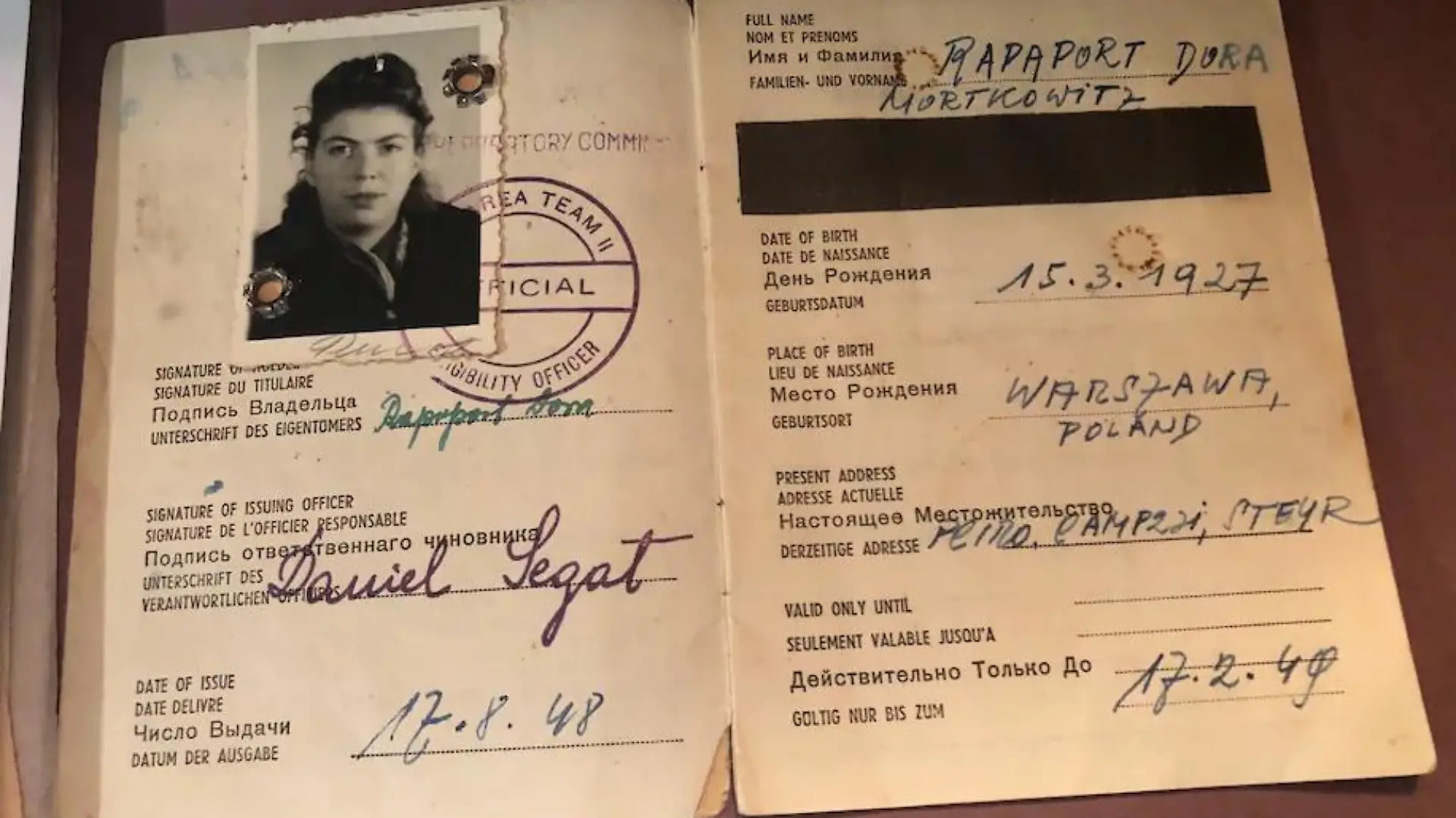 Doras Flüchtlingspass vom 17. August 1948