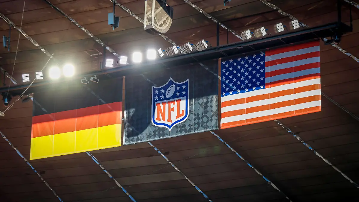 NFL, American Football Herren, USA Tampa Bay Buccaneers - Seattle Seahawks, München, 13.11.2022 Tampa Bay Buccaneers - Seattle Seahawks am 13.11.2022 in der Allianz Arena, München *** NFL, Tampa Bay Buccaneers Seattle Seahawks, Munich, 13 11 2022 Tampa Bay Buccaneers Seattle Seahawks on 13 11 2022 at Allianz Arena, Munich. Copyright: xBEAUTIFULxSPORTS/MarcxJungex