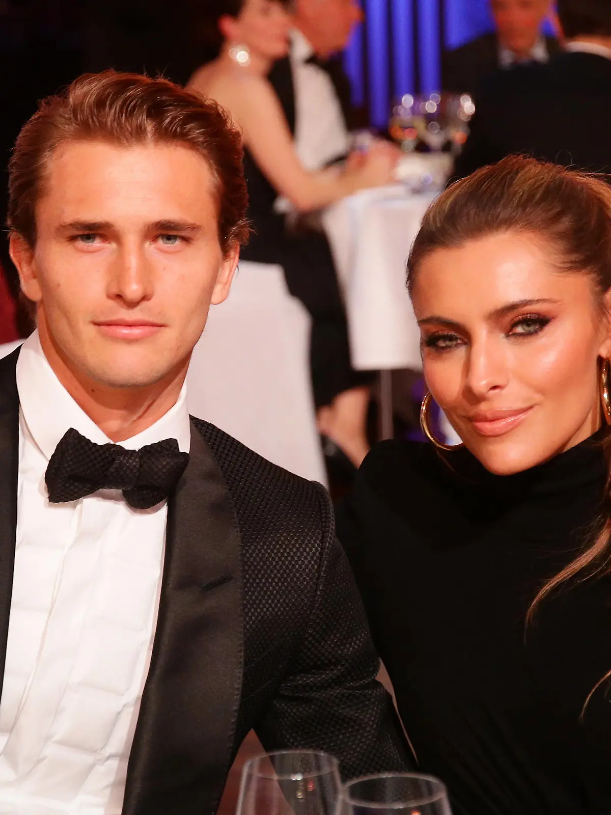Sport Bilder des Tages Baden-Baden , Ehrung Sportler des Jahres , Alexander Zverev uns Simone Thomalla Pressefoto Baumann / Hansjürgen Britsch / Pool *** Baden Baden , Sportsman of the Year Award , Alexander Zverev and Simone Thomalla Pressphoto Baumann Hansjürgen Britsch Pool