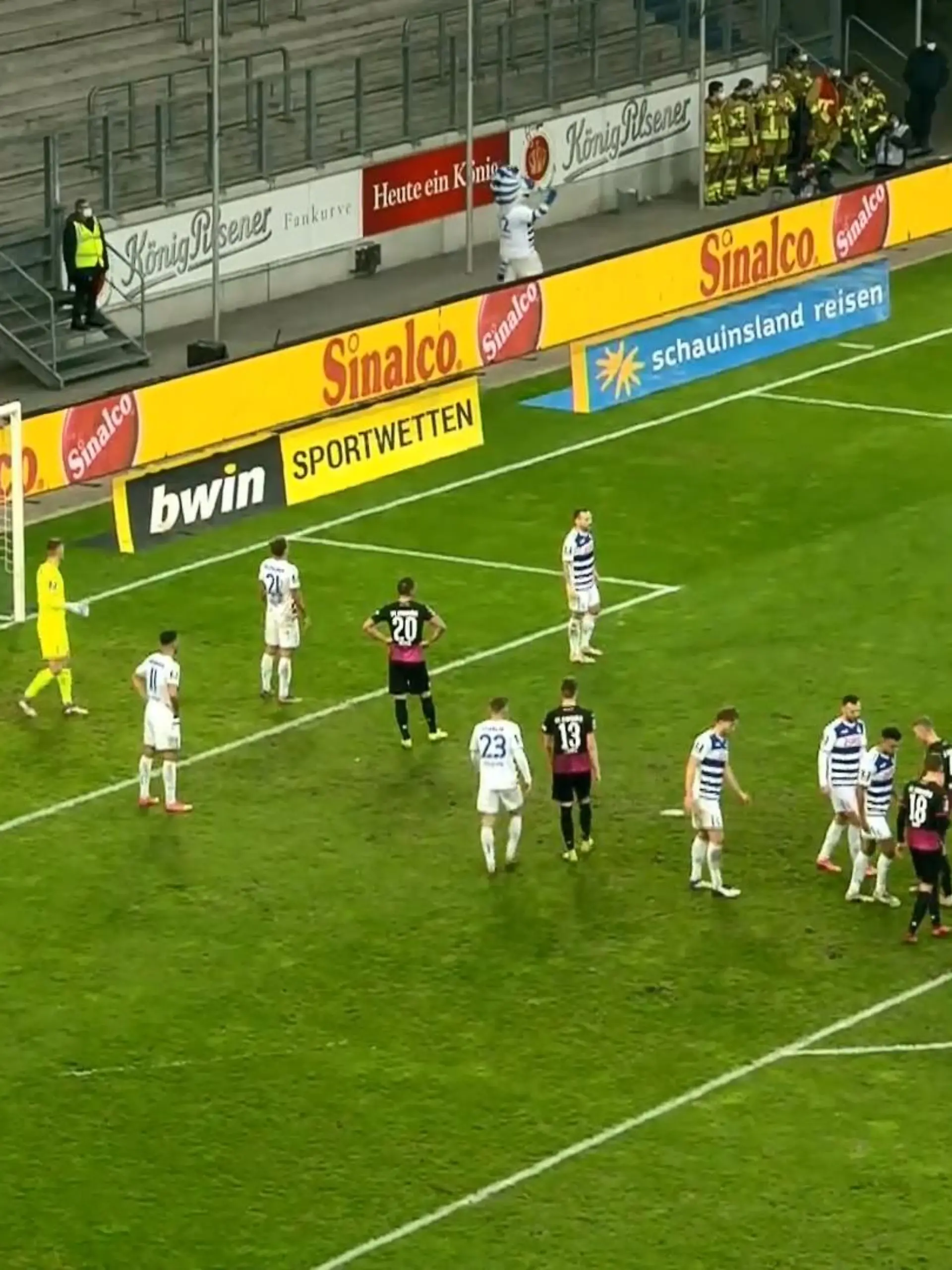 Bild zu: "Duisburg-Spiel abgebrochen"