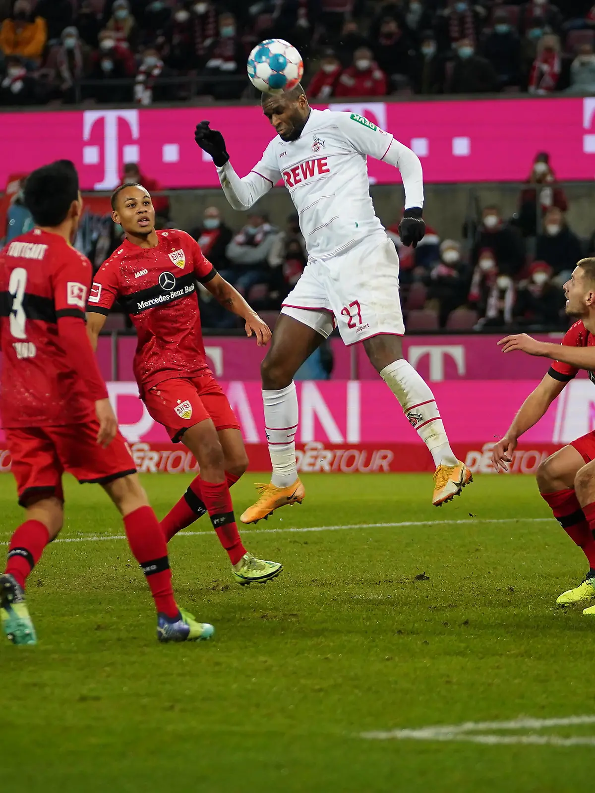 GER, 1.FBL. 1. FC Koeln vs. VfB Stuttgart / 19.12.2021, Rheinenergie Stadion, Koeln, GER, 1.FBL. 1. FC Koeln vs. VfB Stuttgart, im Bild: 1:0 fuer Koeln durch Anthony Modeste FC Koeln 27, *** GER, 1 FBL 1 FC Koeln vs VfB Stuttgart 19 12 2021, Rheinenergie Stadion, Koeln, GER, 1 FBL 1 FC Koeln vs VfB Stuttgart, pictured 1 0 for Koeln by Anthony Modeste FC Koeln 27 , nordphotoxGmBHx/xMeuter nph00351 