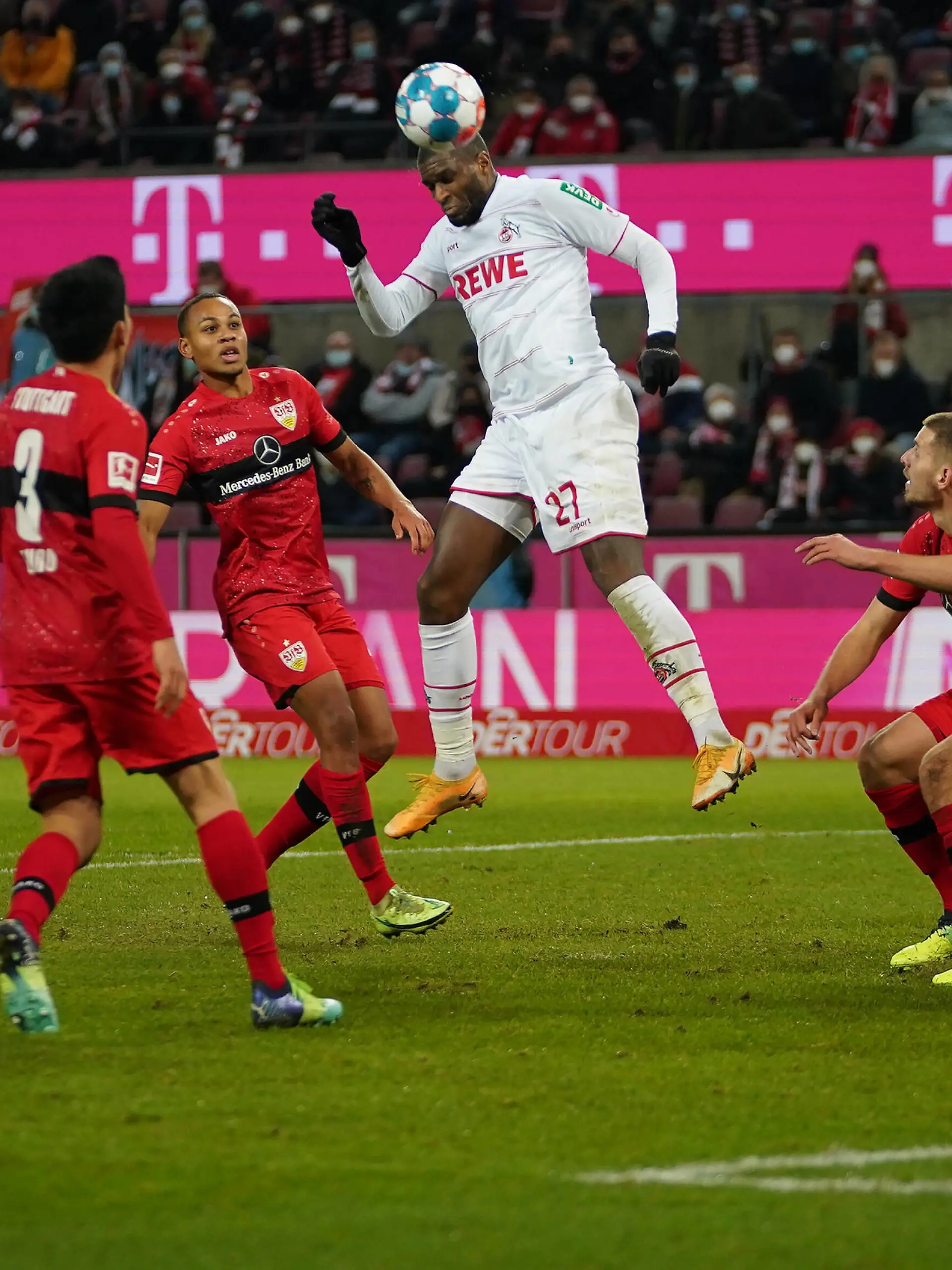 GER, 1.FBL. 1. FC Koeln vs. VfB Stuttgart / 19.12.2021, Rheinenergie Stadion, Koeln, GER, 1.FBL. 1. FC Koeln vs. VfB Stuttgart, im Bild: 1:0 fuer Koeln durch Anthony Modeste FC Koeln 27, *** GER, 1 FBL 1 FC Koeln vs VfB Stuttgart 19 12 2021, Rheinenergie Stadion, Koeln, GER, 1 FBL 1 FC Koeln vs VfB Stuttgart, pictured 1 0 for Koeln by Anthony Modeste FC Koeln 27 , nordphotoxGmBHx/xMeuter nph00351 