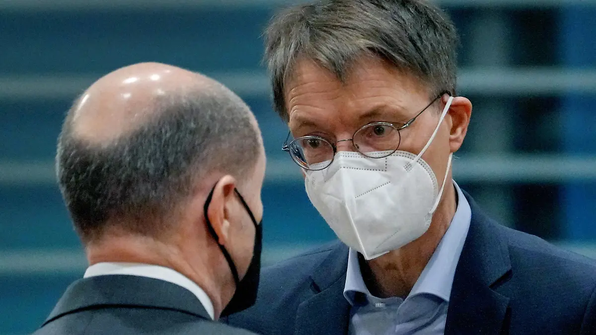 German Chancellor Olaf Scholz and German Health Minister Karl Lauterbach talk as they arrive for the weekly cabinet meeting at the Chancellery in Berlin, Germany, December 13, 2021. Michael Sohn/Pool via REUTERS