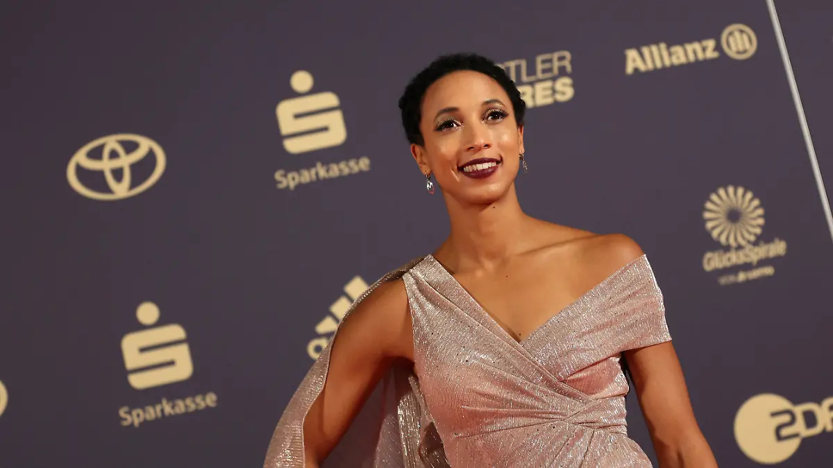 19.12.2021, Baden-Württemberg, Baden-Baden: Weitspringerin Malaika Mihambo kommt zur Gala zur Wahl der "Sportler des Jahres" 2021. Foto: Tom Weller/dpa Pool +++ dpa-Bildfunk +++
