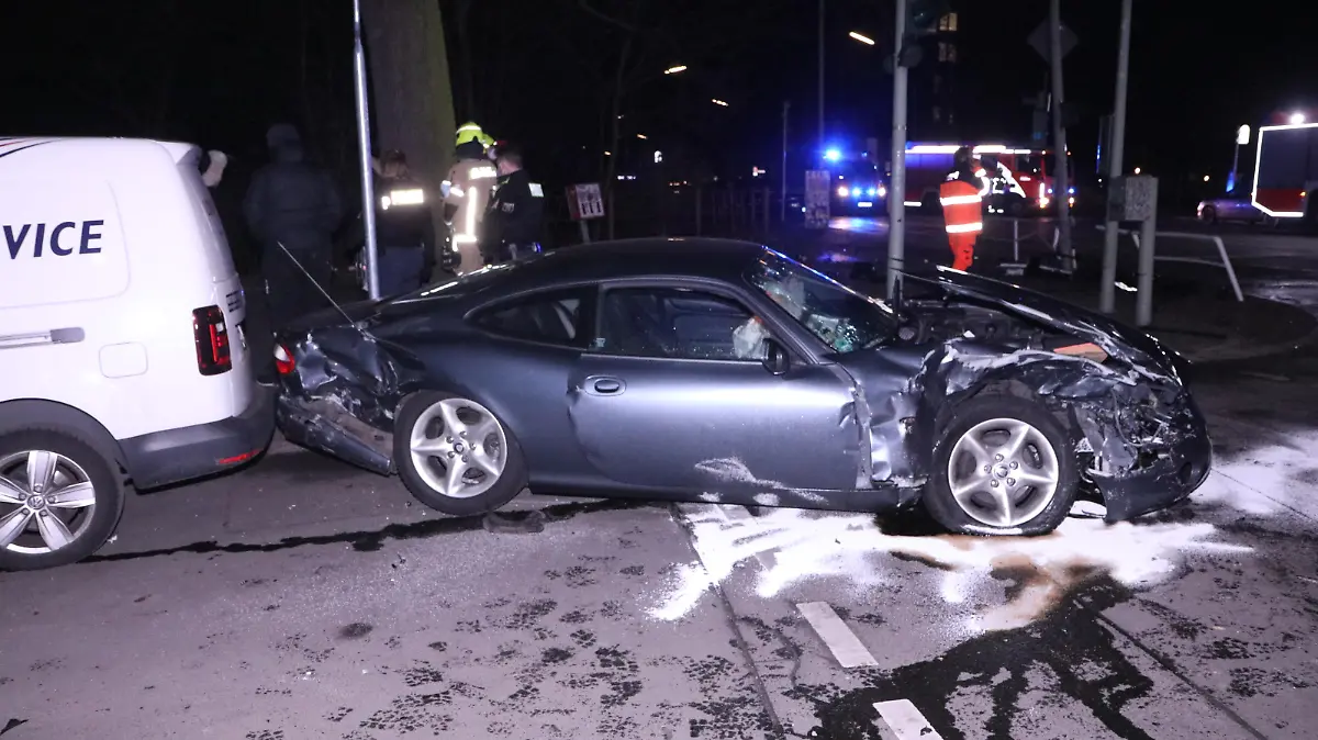 Audi RS6 Jaguar XK8 Unfall Kaiserin-Augusta-Allee Neues Ufer Moabit