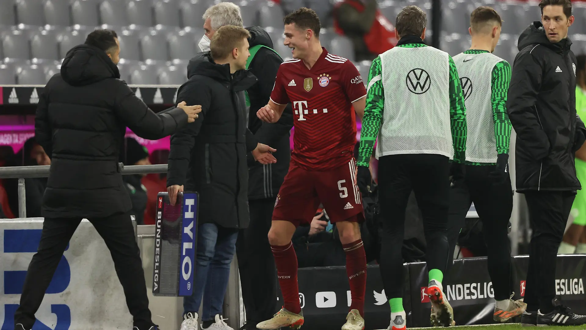 MUNICH, GERMANY - DECEMBER 17: Benjamin Pavard of Muenchen leaves the pitch to go to the restroom during the Bundesliga match between FC Bayern München and VfL Wolfsburg at Allianz Arena on December 17, 2021 in Munich, Germany. (Photo by Alexander Hassenstein/Getty Images)