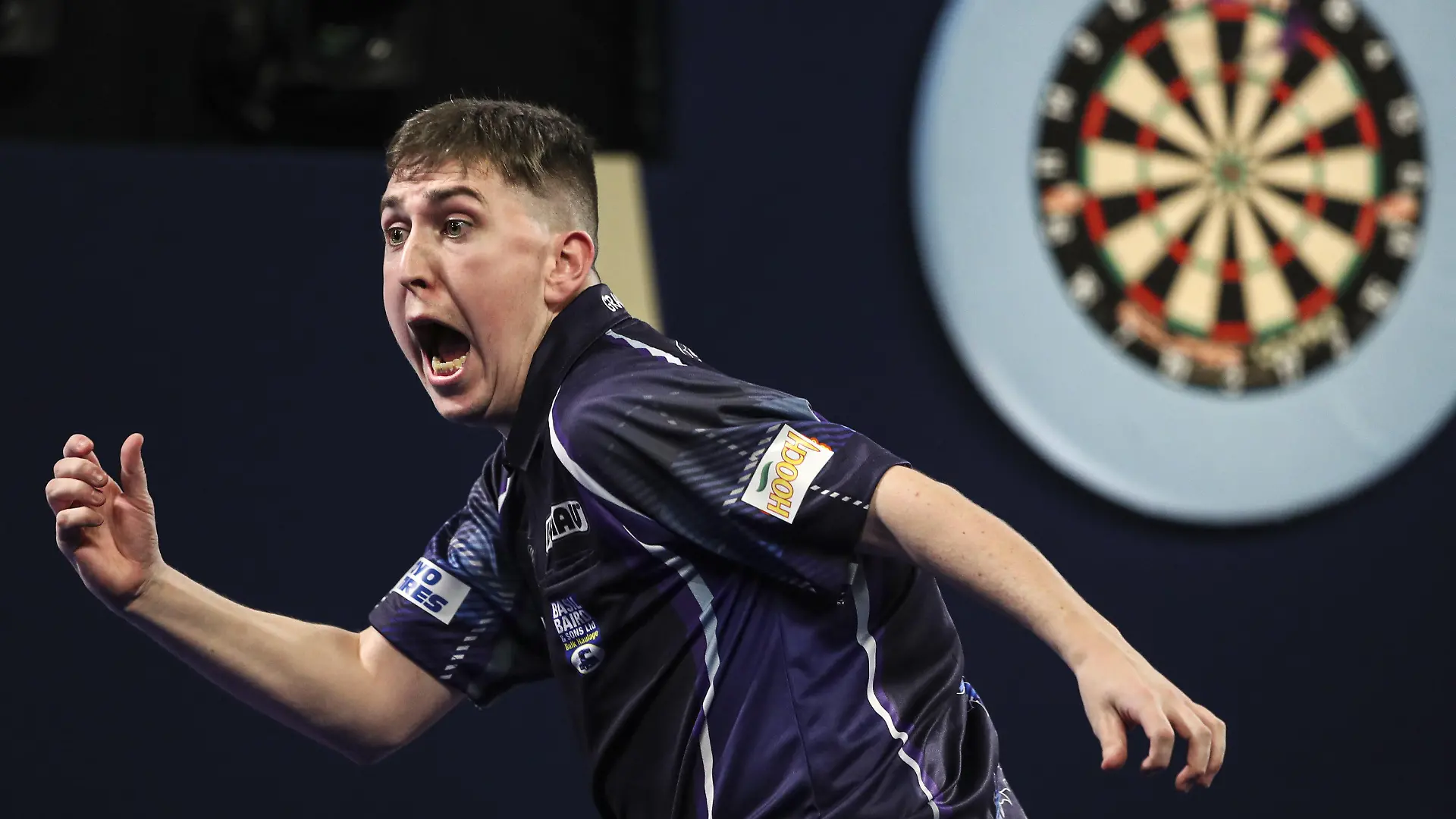dpatopbilder - 17.12.2021, Großbritannien, London: Darts: WM, 1. Runde, Brooks (England) - Borland (Schottland), Alexandra Palace: William Borland jubelt nach seinem Neun-Dart-Finish. Foto: Kieran Cleeves/PA Wire/dpa +++ dpa-Bildfunk +++