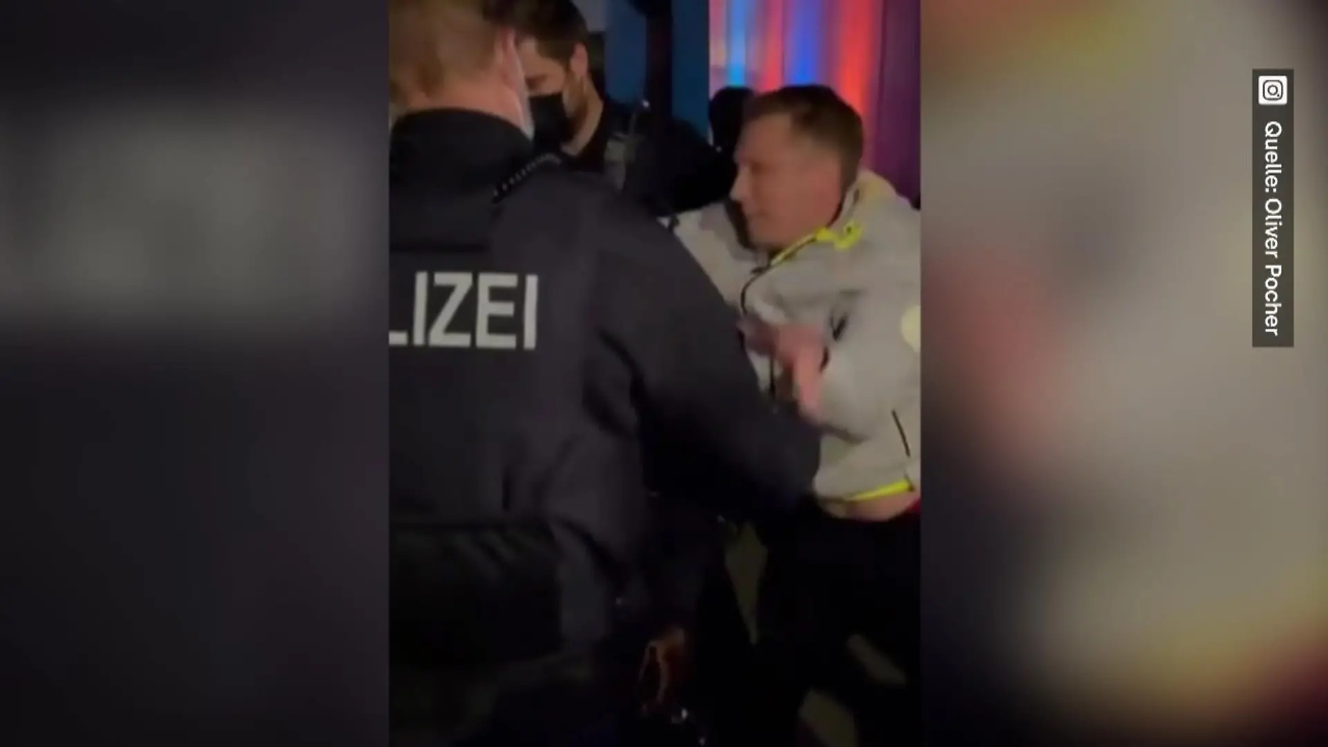 Oliver Pocher wird von der Polizei abgeführt Nach Strandkorbkonzert