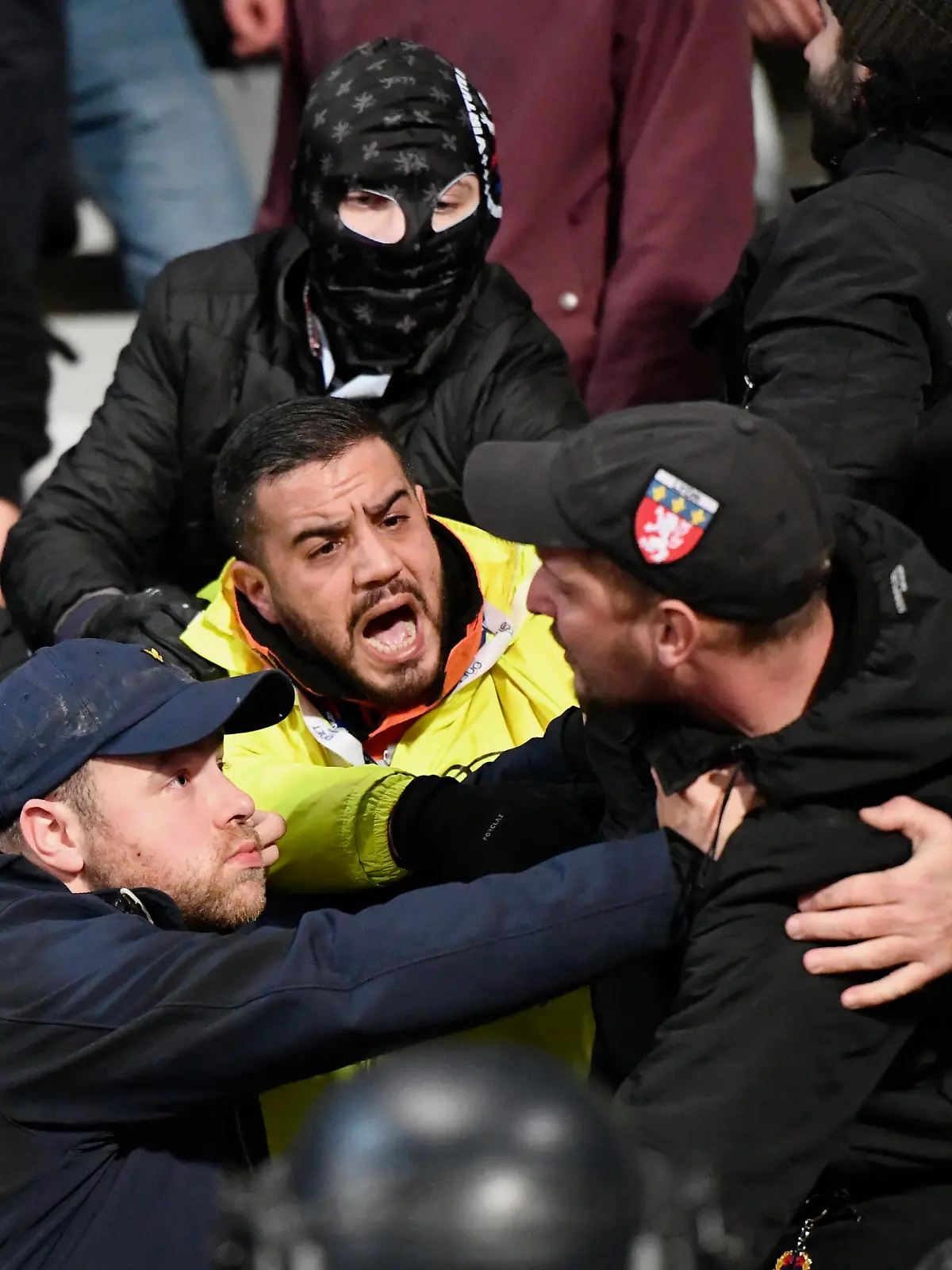 December 17, 2021, Paris, Ile-de-France (region, France: Incidents and violence in the stands, the match was permanently interrupted. Paris FC / Olympique Lyonnais / Coupe de France, 32nd final of the Coupe de France, at the Stade Charlety, between Paris FC and Olympique Lyonnais, December 17, 2021. (Credit Image: © Julien Mattia/Le Pictorium Agency via ZUMA Press