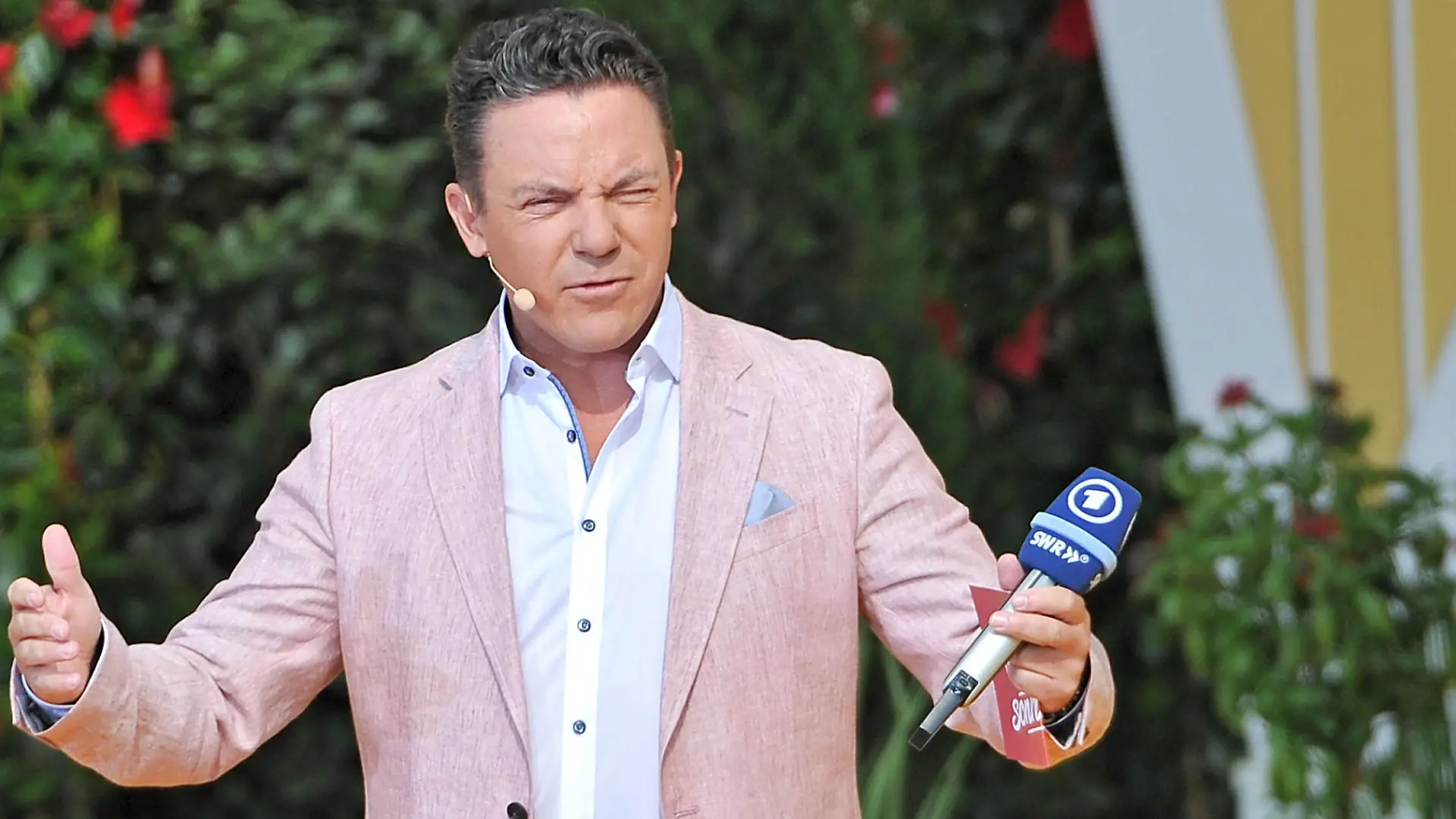 ARD - Immer wieder Sonntags. Moderator Stefan Mross während der ARD - Unterhaltungsshow Immer wieder Sonntags am 21.05.2023 im Europapark Rust. 20230521MWI72170 *** ARD Immer wieder Sonntags host Stefan Mross during the ARD entertainment show Immer wieder Sonntags on 21 05 2023 at Europapark Rust 20230521MWI72170