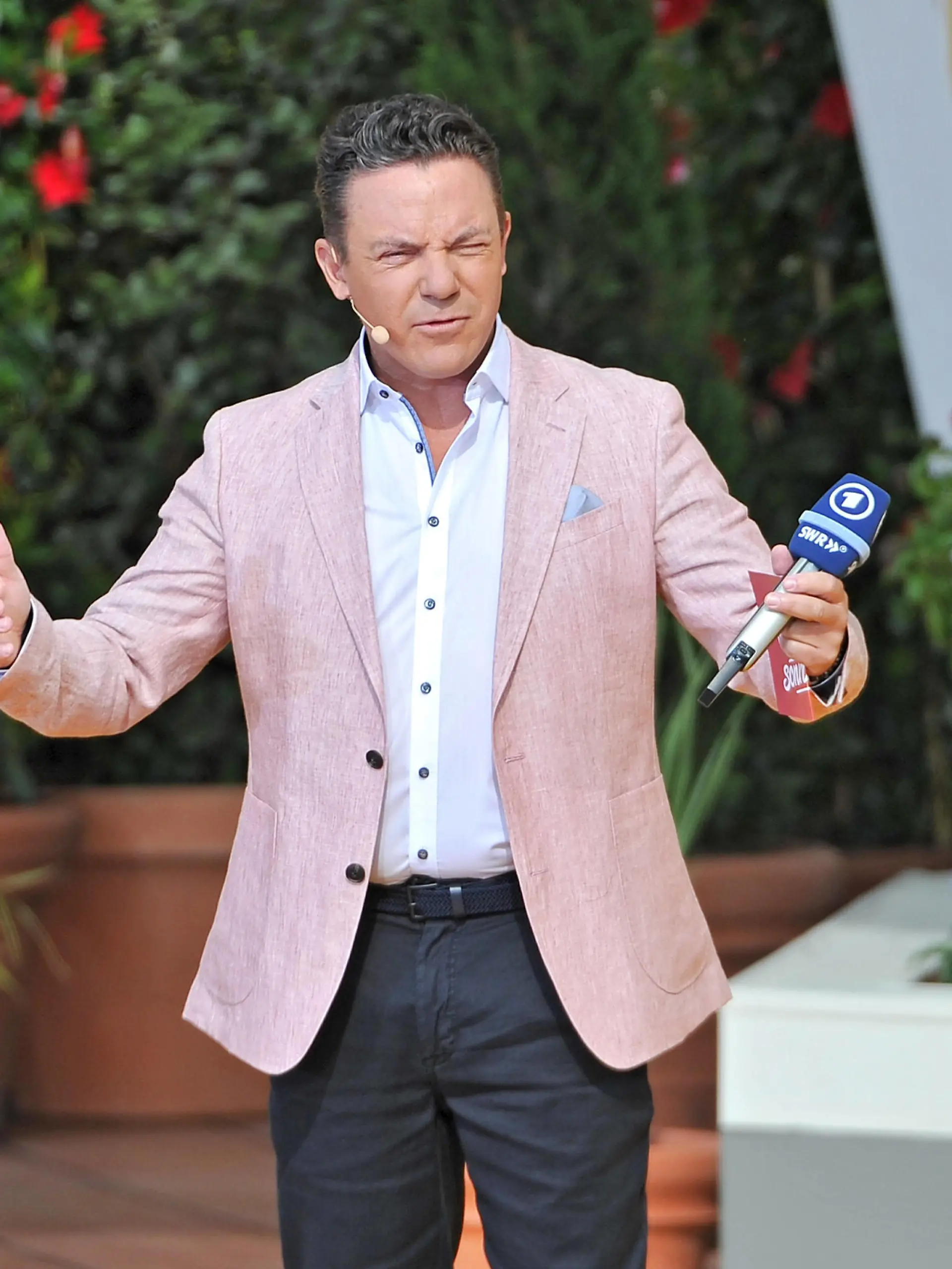 ARD - Immer wieder Sonntags. Moderator Stefan Mross wÃ¤hrend der ARD - Unterhaltungsshow Immer wieder Sonntags am 21.05.2023 im Europapark Rust. 20230521MWI72170 *** ARD Immer wieder Sonntags host Stefan Mross during the ARD entertainment show Immer wieder Sonntags on 21 05 2023 at Europapark Rust 20230521MWI72170
