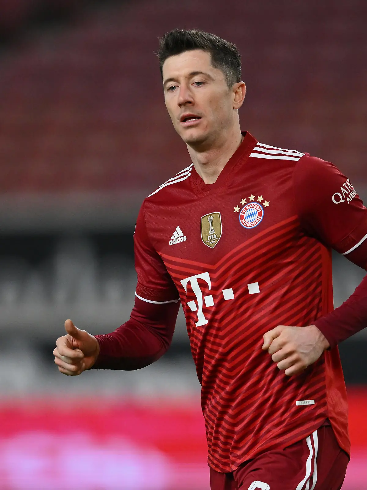 STUTTGART, GERMANY - DECEMBER 14: Robert Lewandowski of FC Bayern Muenchen in action during the Bundesliga match between VfB Stuttgart and FC Bayern München at Mercedes-Benz Arena on December 14, 2021 in Stuttgart, Germany. (Photo by Matthias Hangst/Getty Images)