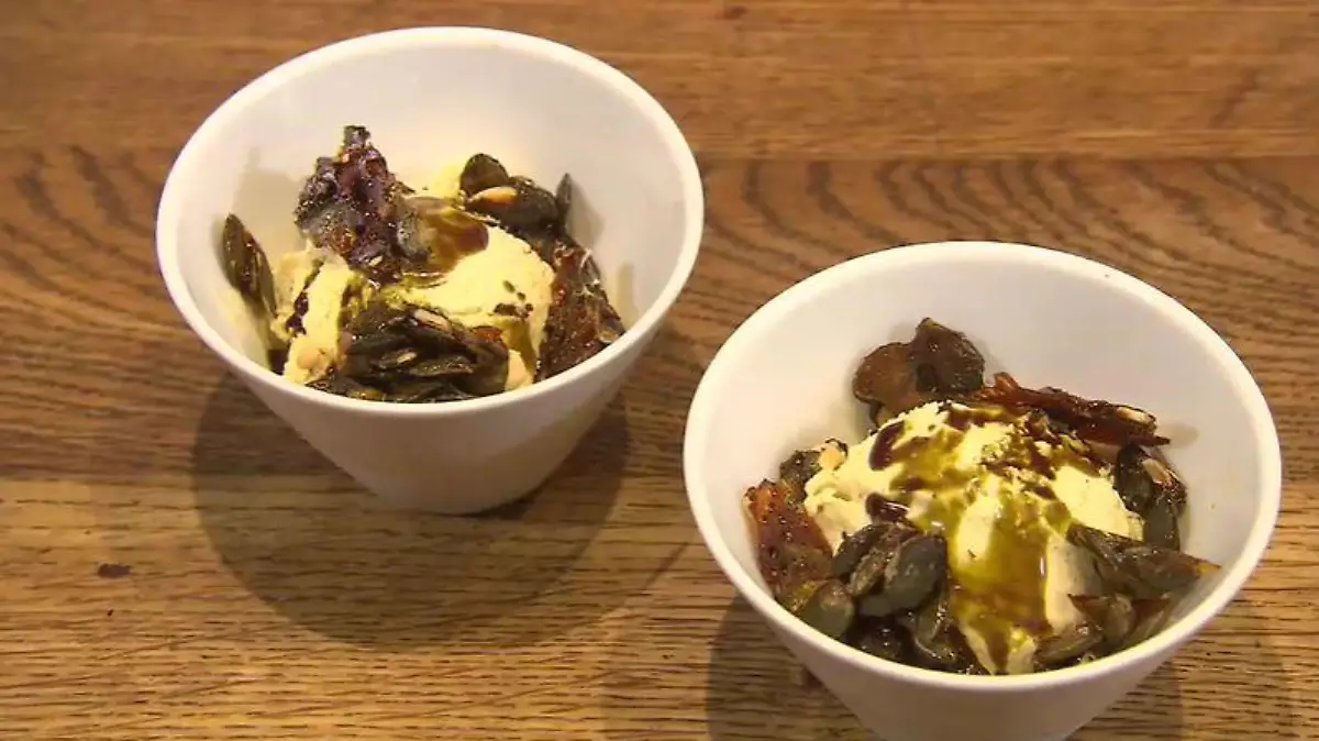 Vanilleeis mit Kürbiskernöl