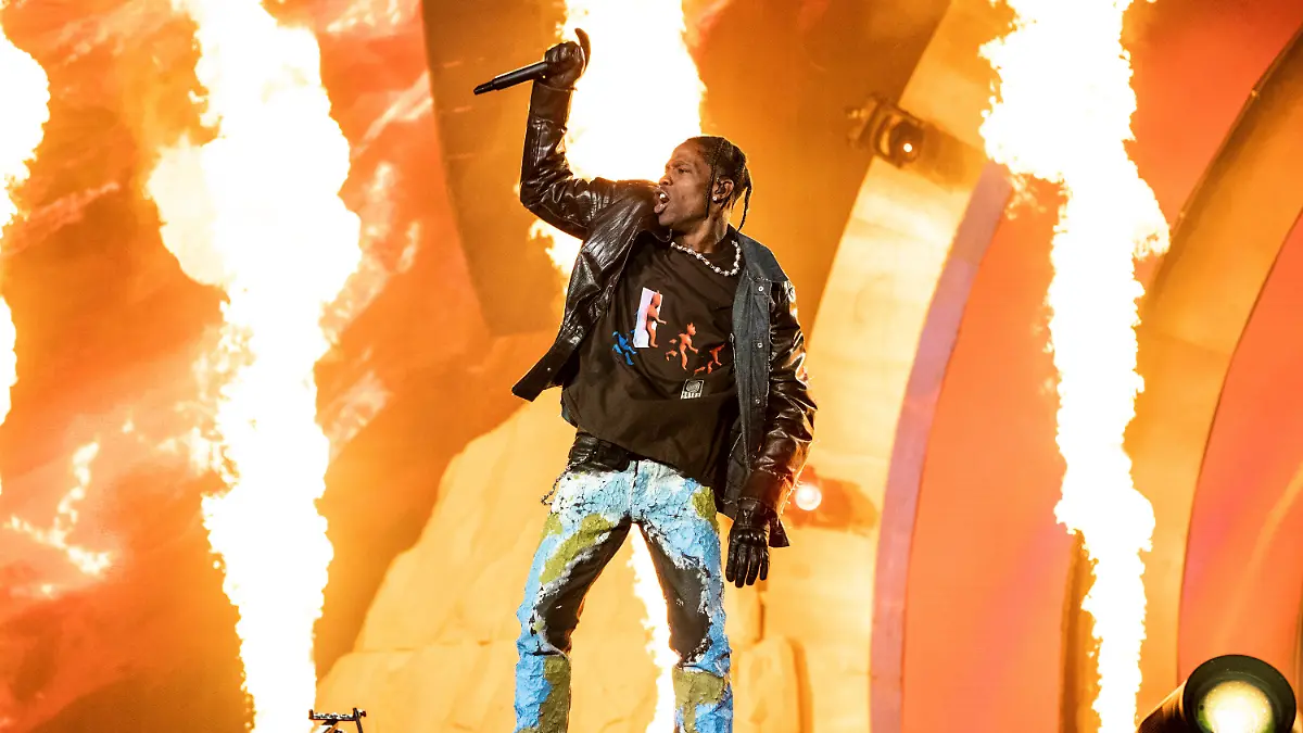 ARCHIV - 05.11.2021, USA, Houston: Travis Scott tritt auf dem Astroworld Music Festival auf. (zu dpa: «Rapper Travis Scott spricht über Festival-Unglück mit zehn Toten ») Foto: Amy Harris/Invision/AP/dpa +++ dpa-Bildfunk +++