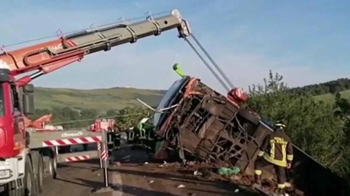 Der Flixbus wurde in Italien einen Verkehrsunfall verwickelt und kam von der Autobahn ab.