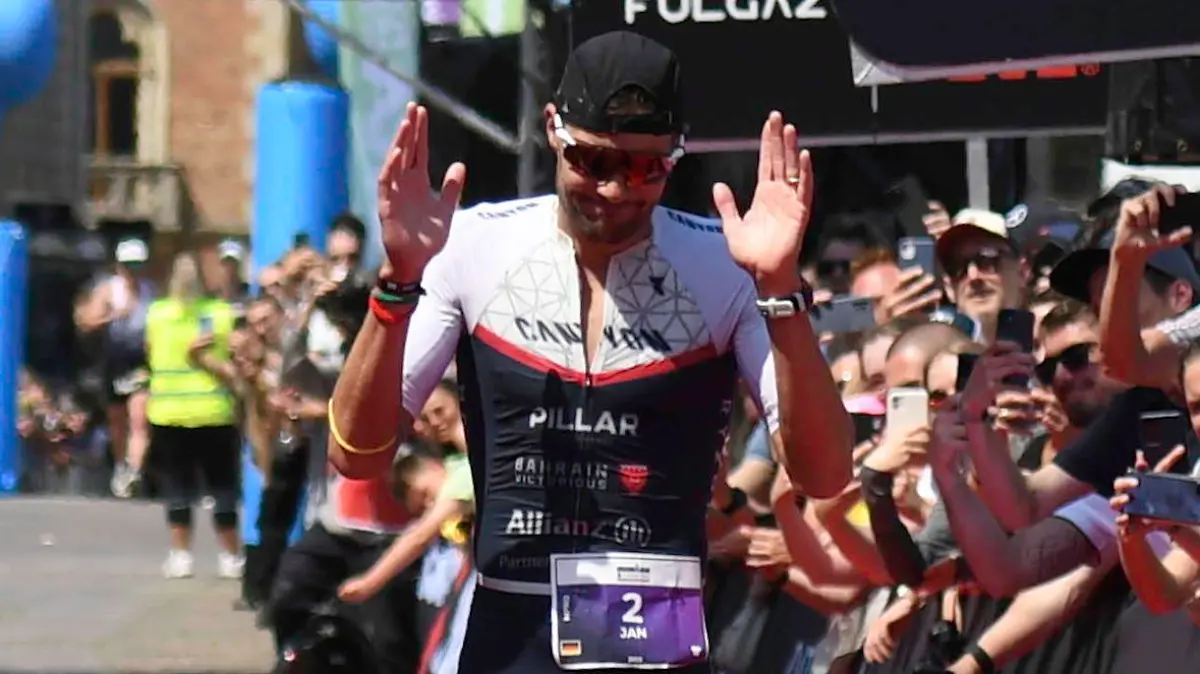 GER Ironman Europameisterschaft Hamburg / 04.06.2023, GER Ironman Europameisterschaft Hamburg, Innenstadt Hamburg, im Bild Profimaenner am Ziel Jan Frodeno GER laeuft ins Ziel *** GER Ironman European Championship Hamburg 04 06 2023, GER Ironman European Championship Hamburg, city center Hamburg, in the picture pro men at the finish line Jan Frodeno GER runs to the finish line nordphotoxGmbH/xWitke nph00002