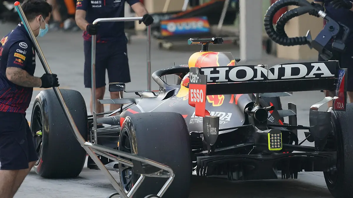 15.12.2021, Yas Marina Circuit, Abu Dhabi, Formel 1 Testfahrten , im Bild Sergio Perez (MEX), Red Bull Racing Honda