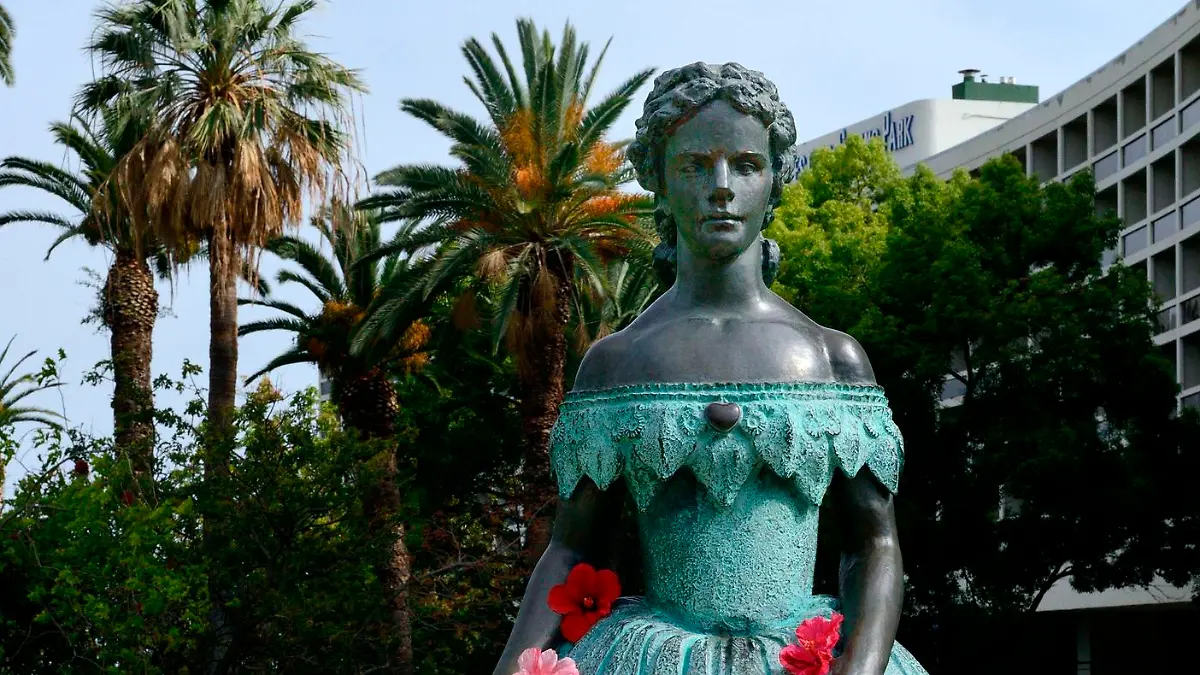 Denkmal der Kaiserin Elisabeth von Österreich-Ungarn, Künstler Lagoa Henriques, genannt Sissi, Sisi, Funchal, Madeira, Portugal, Europa *** Monument to Empress Elisabeth of Austria Hungary, artist Lagoa Henriques, called Sissi, Sisi, Funchal, Madeira, Portugal, Europe Copyright: imageBROKER/J.xPfeiffer iblpjr05185068.jpg  Bitte beachten Sie die gesetzlichen Bestimmungen des deutschen Urheberrechtes hinsichtlich der Namensnennung des Fotografen im direkten Umfeld der Veröffentlichung!