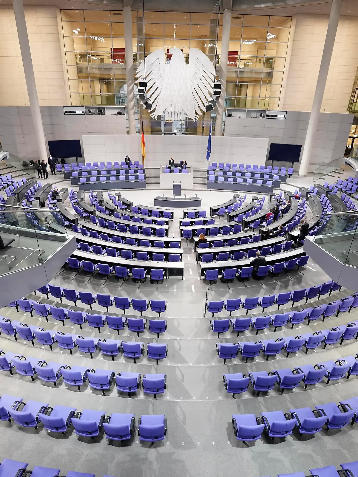  9. Bundestagssitzung und Debatte in Berlin Aktuell, 16.12.2021, Berlin Leerer Plenarsaal, heute wird ueber die neue Sitzordnung im Bundestag debattiert Berlin Berlin Deutschland *** 9 Bundestag session and debate in Berlin News, 16 12 2021, Berlin Empty plenary hall, today the new seating arrangement in the Bundestag is debated Berlin Berlin Germany