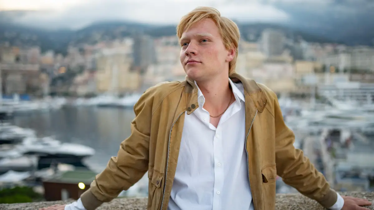 Boris Becker (Bruno Alexander) in Monte Carlo
+++ Die Verwendung des sendungsbezogenen Materials ist nur mit dem Hinweis und Verlinkung auf RTL+ gestattet. +++