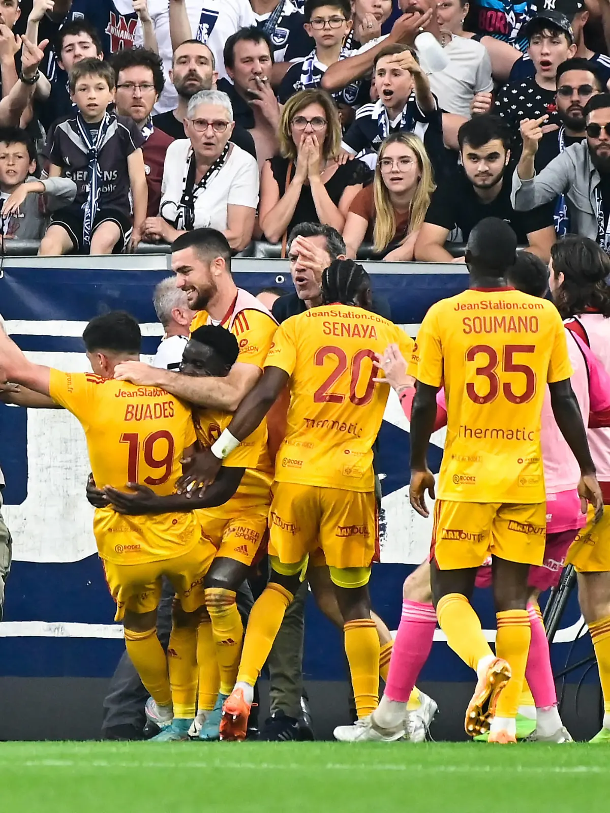 Joie des joueurs de Rodez apres le but de Lucas BUADES  19 - Rodez  - FOOTBALL : Bordeaux vs Rodez - Ligue 2 - 02/06/2023 FedericoPestellini/Panoramic PUBLICATIONxNOTxINxFRAxITAxBEL