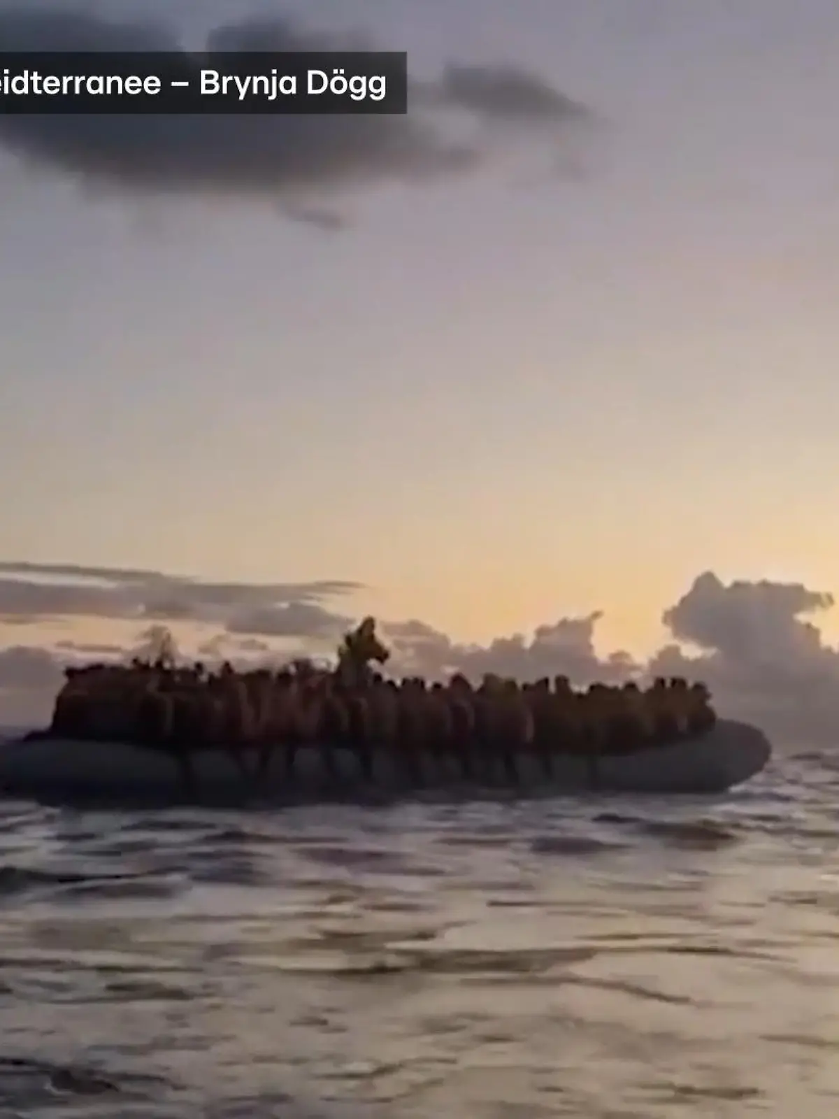 Nach nächtelanger Suche ist es der Besatzung der Ocean Viking gelungen, 114 Menschen aus einem Gummiboot vor der Küste von Lybien zu retten.