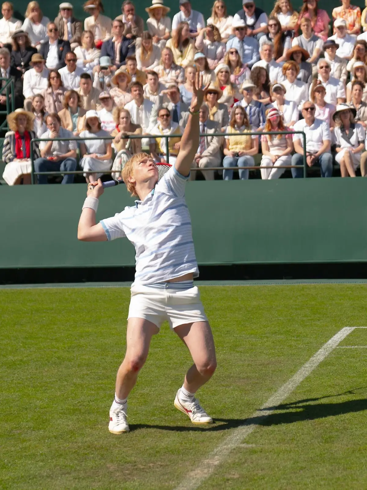 Boris Becker (Bruno Alexander) Spielt und gewinnt in Wimbledon, 1985
+++ Die Verwendung des sendungsbezogenen Materials ist nur mit dem Hinweis und Verlinkung auf RTL+ gestattet. +++