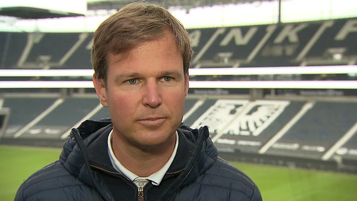 Dr. Florian Pfab, Leiter der medizinischen Abteilung der Fußballmannschaft von Eintracht Frankfurt