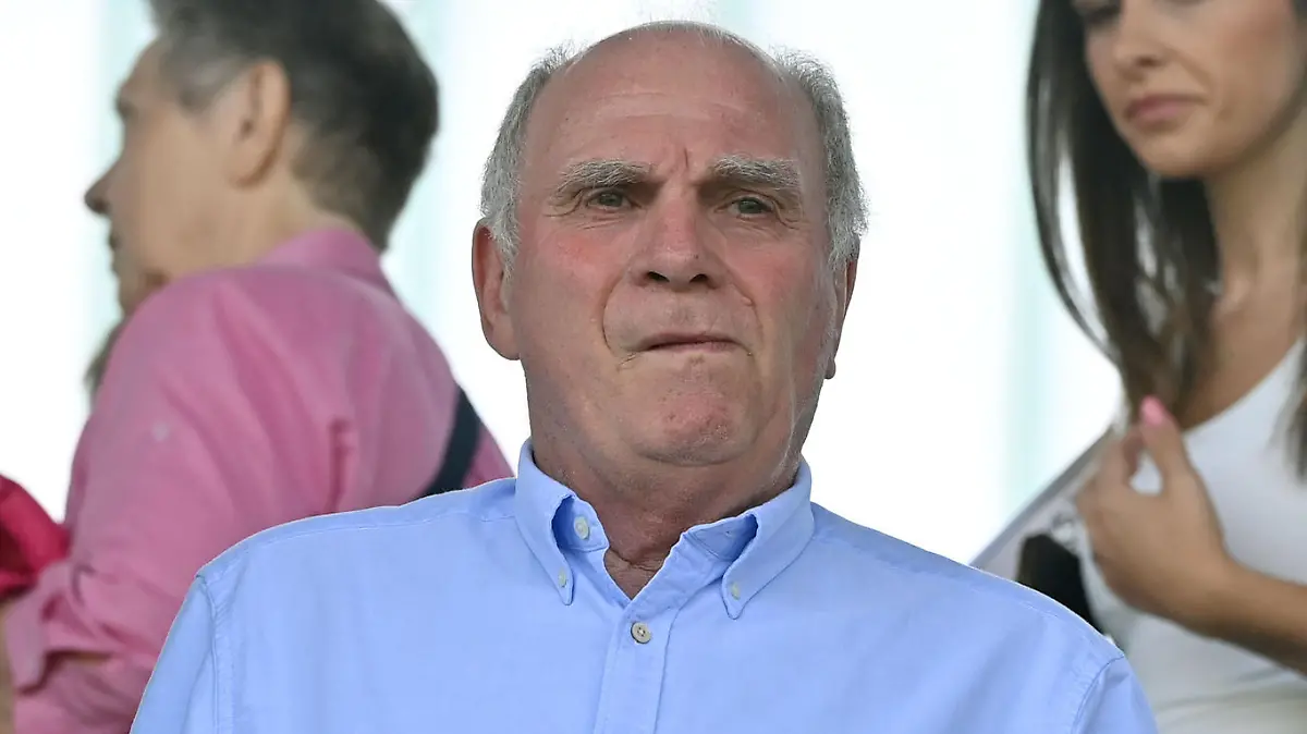 Uli HOENESS (H?ness,Ehrenpraesident Bayern Muenchen) mit FC ayern Fahrer Bruno KOVACEVIC (li) auf der Tribuene. Fussball Flyeralarm Bundesliga der Frauen Saison 2022/2023, 22.Spieltag, Spieltag22, FC Bayern Muenchen - Turbine Potsdam 11-1 am 28.05.2023 FC Bayern Campus. ?