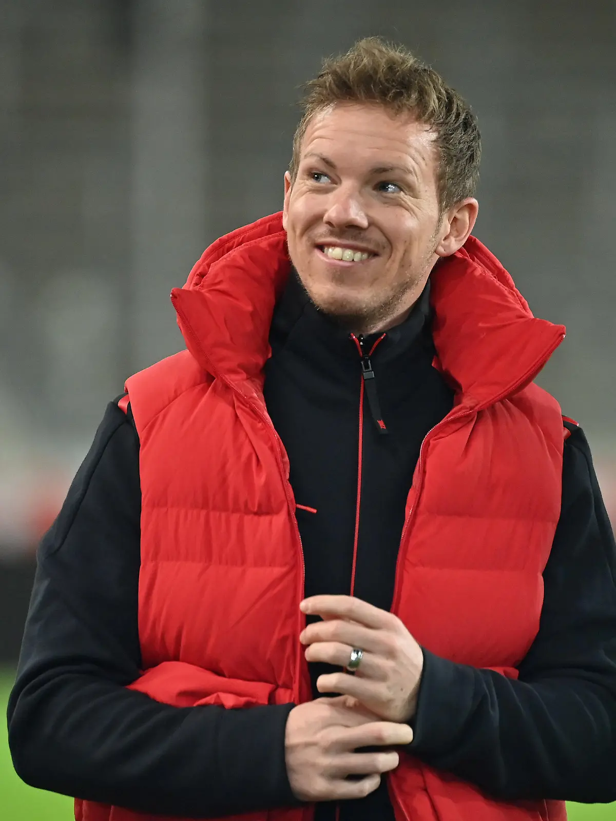 Trainer Julian NAGELSMANN (Bayern Muenchen), Einzelbild,angeschnittenes Einzelmotiv,Halbfigur,halbe Figur. Fussball 1. Bundesliga Saison 2021/2022, 16.Spieltag, Spieltag16. VFB Stuttgart-FC Bayern Muenchen 0-5, am 14.12.2021,Mercedes Benz Arena Stuttgart