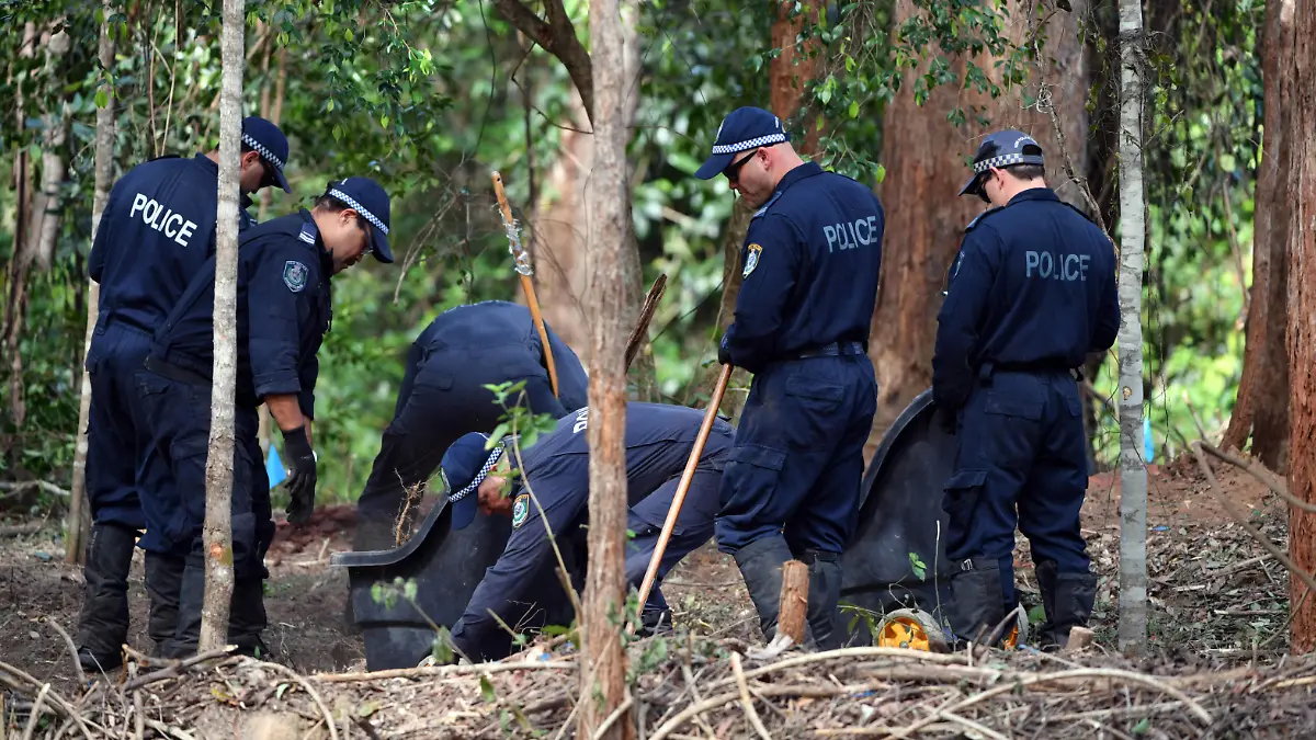 WILLIAM TYRRELL SEARCH, NSW Police search an area of bush, 1km from the former home of William Tyrrells foster grandmother in Kendall, mid north coast of NSW, Thursday, November 18, 2021. NSW Police are investigating new theories about the mysterious disappearance of William Tyrrell as detectives again scour the property where he went missing. ACHTUNG: NUR REDAKTIONELLE NUTZUNG, KEINE ARCHIVIERUNG UND KEINE BUCHNUTZUNG SYDNEY NSW AUSTRALIA PUBLICATIONxINxGERxSUIxAUTxONLY Copyright: xMICKxTSIKASx 20211118001597562731