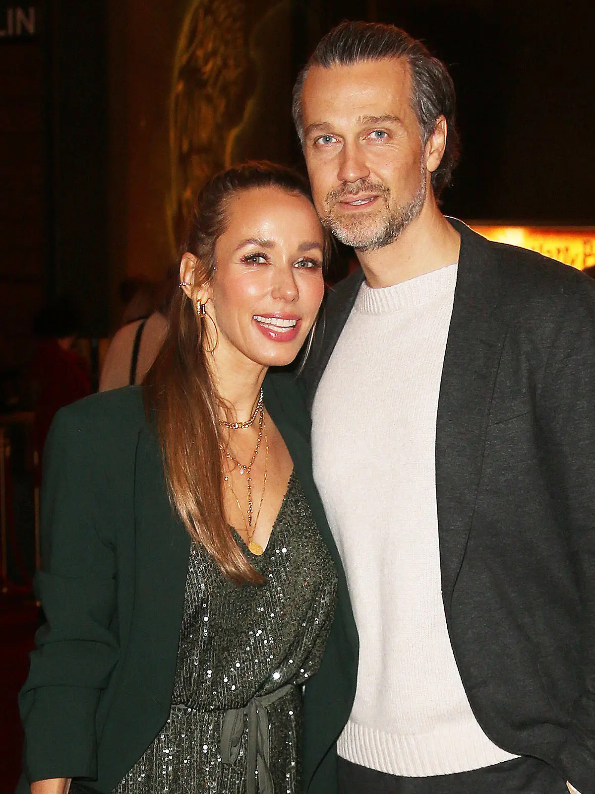 Entertainment Bilder des Tages Annemarie und Wayne Carpendale bei der Harry Potter und das verwunschene Kind Musical Premiere am 5.12.2021 in Hamburg Harry Potter Musical Premiere in Hamburg *** Annemarie and Wayne Carpendale at the Harry Potter and the Enchanted Child Musical Premiere on 5 12 2021 in Hamburg Harry Potter Musical Premiere in Hamburg PUBLICATIONxINxGERxSUIxAUTxONLY