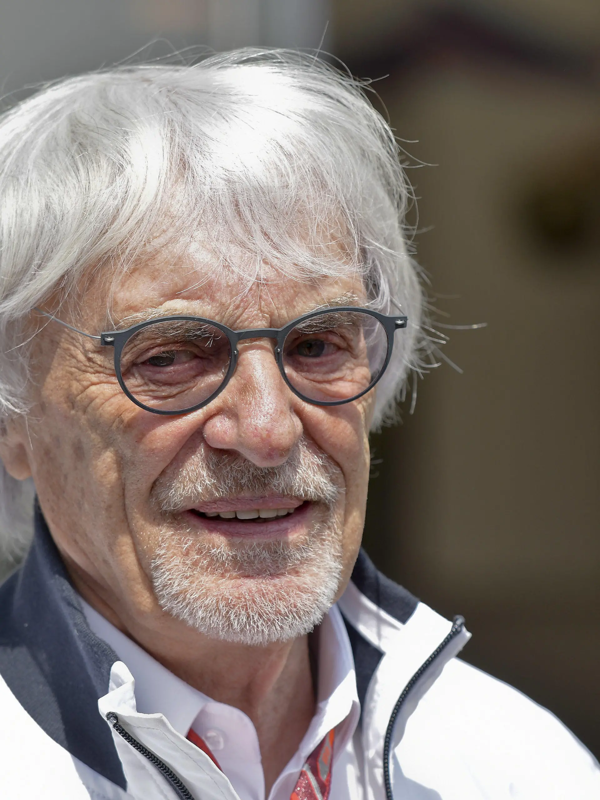ARCHIV - 30.06.2018, Österreich, Spielberg: Motorsport: Formel-1-Weltmeisterschaft, Grand Prix von Österreich, 3. Freies Training: Bernie Ecclestone, der ehemalige Geschäftsführer der Formel 1, kommt zum Training vor dem Rennen. (zu dpa «Ecclestone denkt an weiteren Nachwuchs") Foto: Herbert Neubauer/APA/dpa +++ dpa-Bildfunk +++