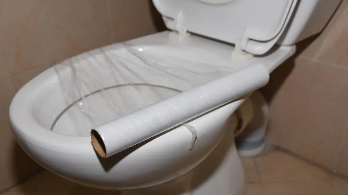 Toilet prank - Saran Wrap on the toilet