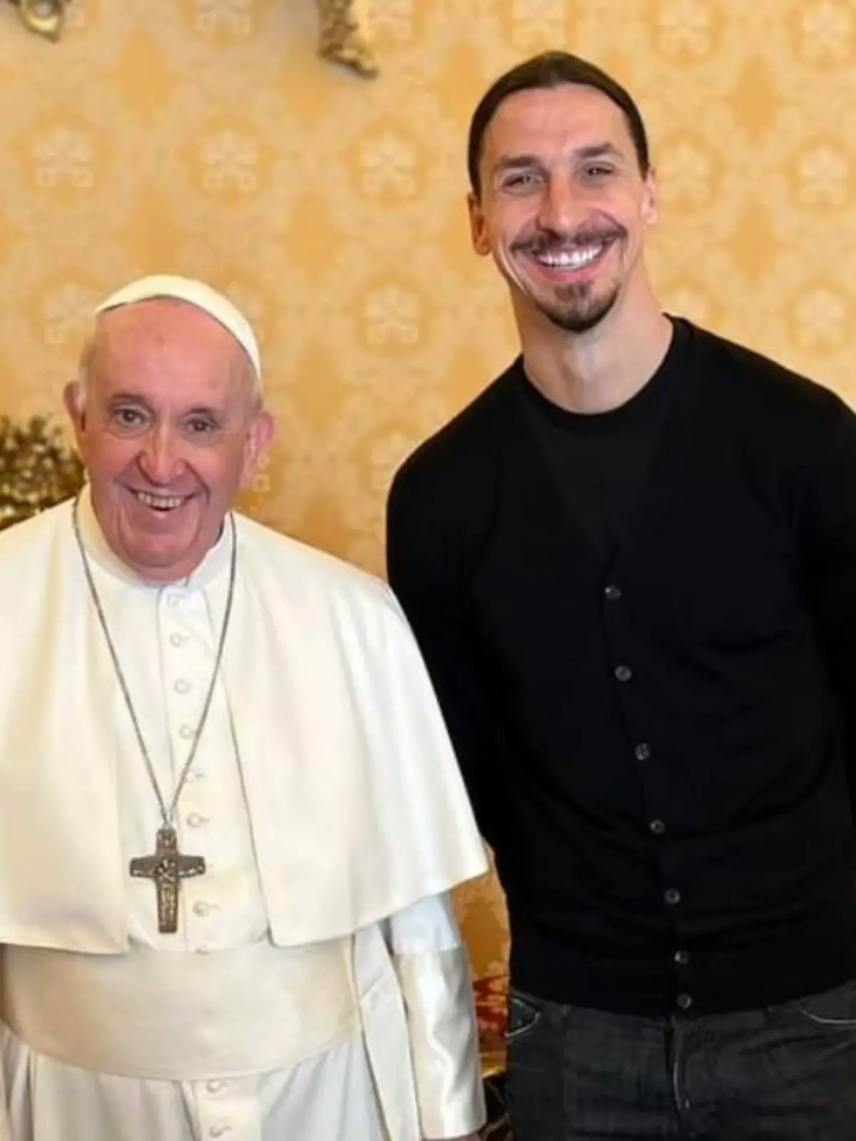 Beste Stimmung zwischen dem Papst und Ibrahimovic.