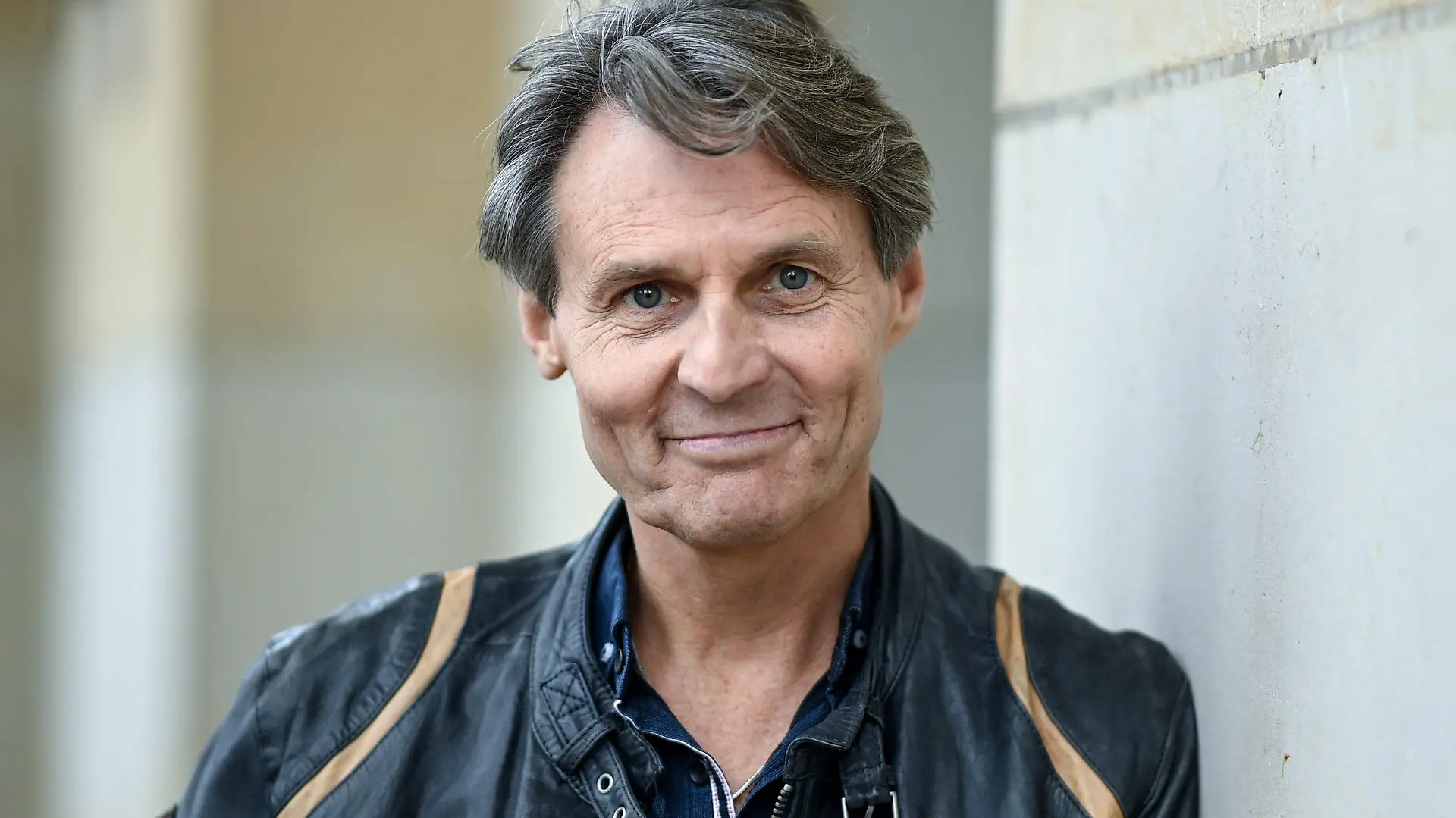 10.09.2020, Berlin: Der Schauspieler Wolfgang Bahro bei einem Fotoshooting. Bahro, bekannt als Jo Gerner aus der RTL-Serie «Gute Zeiten, schlechte Zeiten» (GZSZ), feiert am 18.09.2020 seinen 60. Geburtstag. (zu dpa "Der Mann mit den zwei Gehirnen: Wolfgang «Jo Gerner» Bahro wird 60") Foto: Britta Pedersen/dpa-Zentralbild/ZB +++ dpa-Bildfunk +++