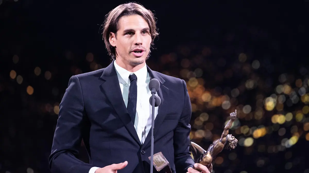 12.12.2021, Zürich, SRF Studio Leutschenbach, Swiss Sports Awards 2021, Yann Sommer ist MVP des Jahres Zürich SRF Studio Leutschenbach Zürich Schweiz *** 12 12 2021, Zurich, SRF Studio Leutschenbach, Swiss Sports Awards 2021, Yann Sommer is MVP of the Year Zurich SRF Studio Leutschenbach Zurich Switzerland PUBLICATIONxNOTxINxSUI Copyright: xJustPictures.ch/DanielaxPorcellix