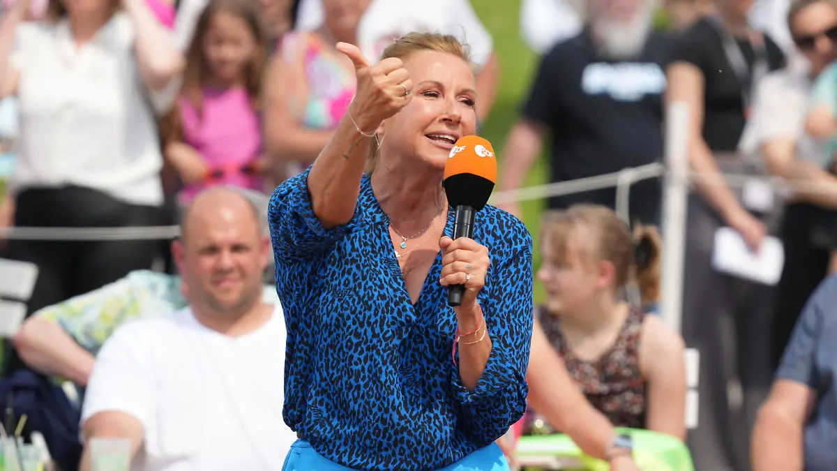 ZDF-Fernsehgarten Andrea Kiwi Kiewel in der Unterhaltungsshow ZDF Fernsehgarten am 21.05.2023 in Mainz. Mainz ZDF Fernsehgarten Rheinland-Pfalz *** ZDF Fernsehgarten Andrea Kiwi Kiewel in the entertainment show ZDF Fernsehgarten on 21 05 2023 in Mainz Mainz ZDF Fernsehgarten Rheinland Pfalz
