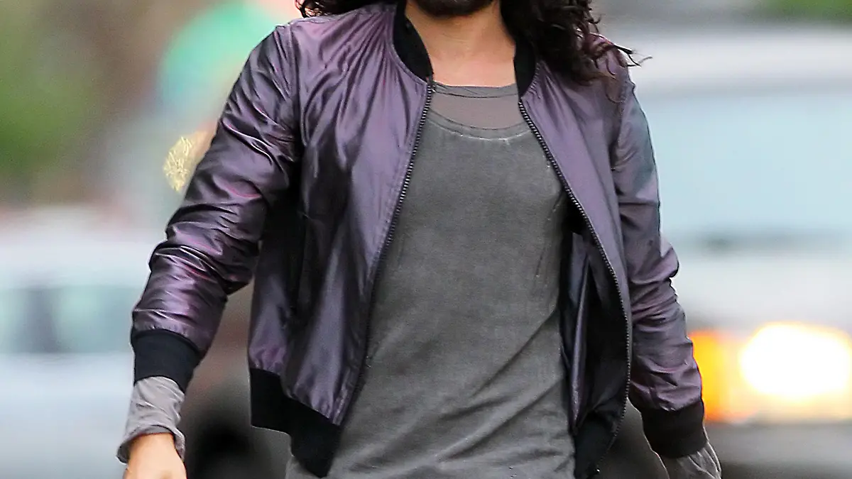 Russell Brand wrestles a pap's iPhone out of his hands then throws it, breaking the window of a law firm in New Orleans, LA. Russell was driving his vintage Mustang with girlfriend Oriela Medellin Amiero when he got out of his car to confront a paparazzo. Russell reached into the car and grabs the phone, which then fumbled and drops to the ground. Russell picked the phone off the ground then threw it, hitting the glass window of a building and shattering it. Police were called and a report was filed with the manager of the building owned by law firm Deutsch, Kerrigan, and Stiles. A man with the company that is producing the movie Brand is currently in town to shoot showed up and offered to pay the manager the cost repairing the broken window. Maintenance workers are seen cleaning up the glass on the floor after the cops left. Russell Brand will repeated be issued a desk appearance ticket to appear in court to answer for his crimes.