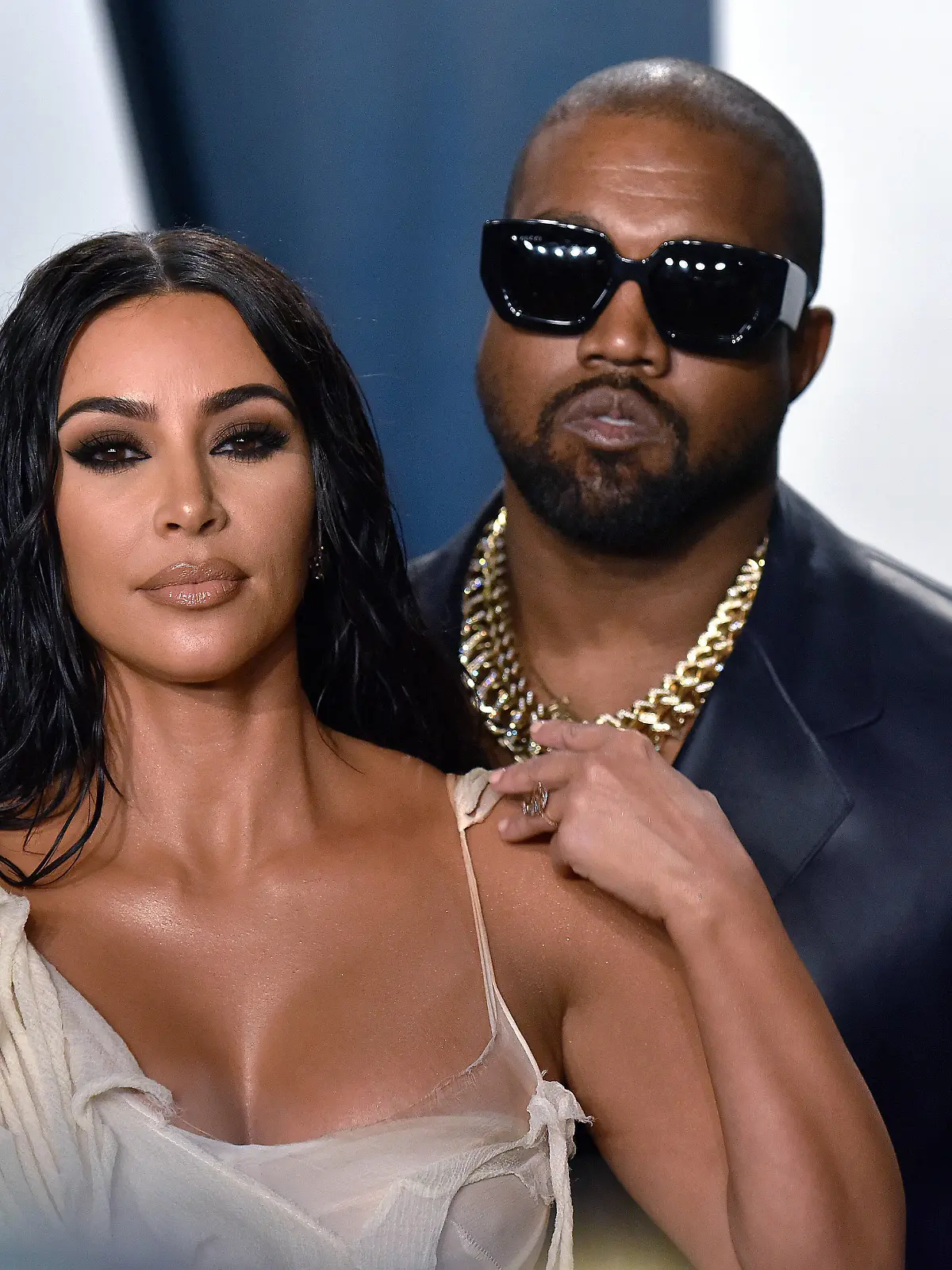  Kim Kardashian L and Kanye West arrive for the Vanity Fair Oscar party at the Wallis Annenberg Center for the Performing Arts in Beverly Hills, California on February 9, 2020. PUBLICATIONxINxGERxSUIxAUTxHUNxONLY LAP202002090811 CHRISxCHEW
