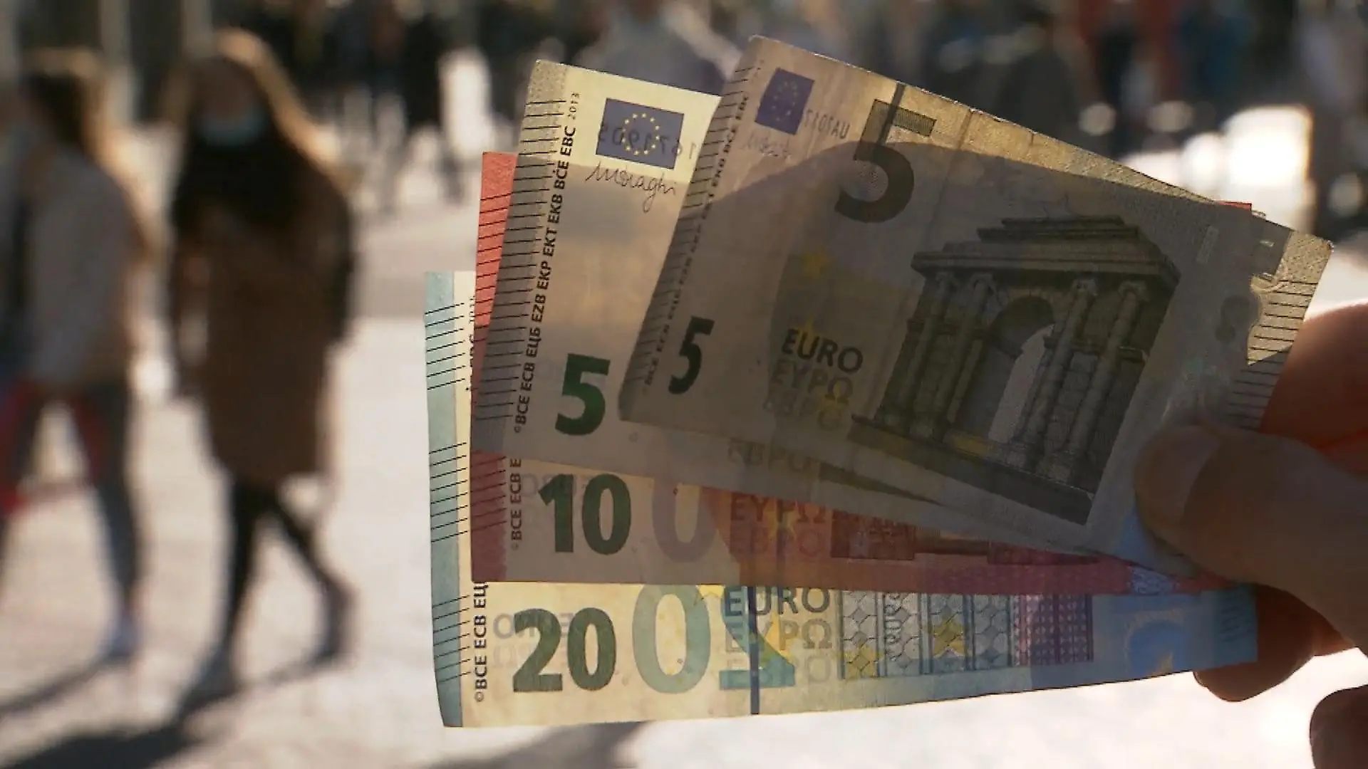 Die wichtigsten Änderungen 2022 Benzinpreise, Porto, Pfand und Co.