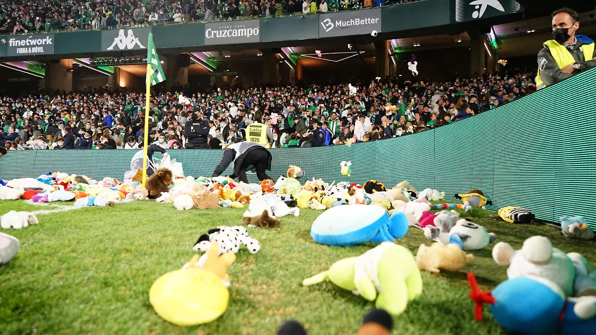 December 12, 2021, Seville, Spain: Stuffed animals seen on the grass of Benito Villamarin Stadium in Seville. Real Betis organized a rain of stuffed animals during the half time of the La Liga Santander match between Real Betis and Real Sociedad. (Credit Image: © Francis Gonzalez/SOPA Images via ZUMA Press Wire