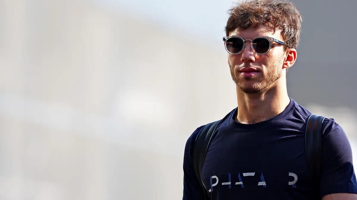 JEDDAH, SAUDI ARABIA - DECEMBER 04: Pierre Gasly of France and Scuderia AlphaTauri walks in the Paddock before final practice ahead of the F1 Grand Prix of Saudi Arabia at Jeddah Corniche Circuit on December 04, 2021 in Jeddah, Saudi Arabia. (Photo by Mark Thompson/Getty Images)