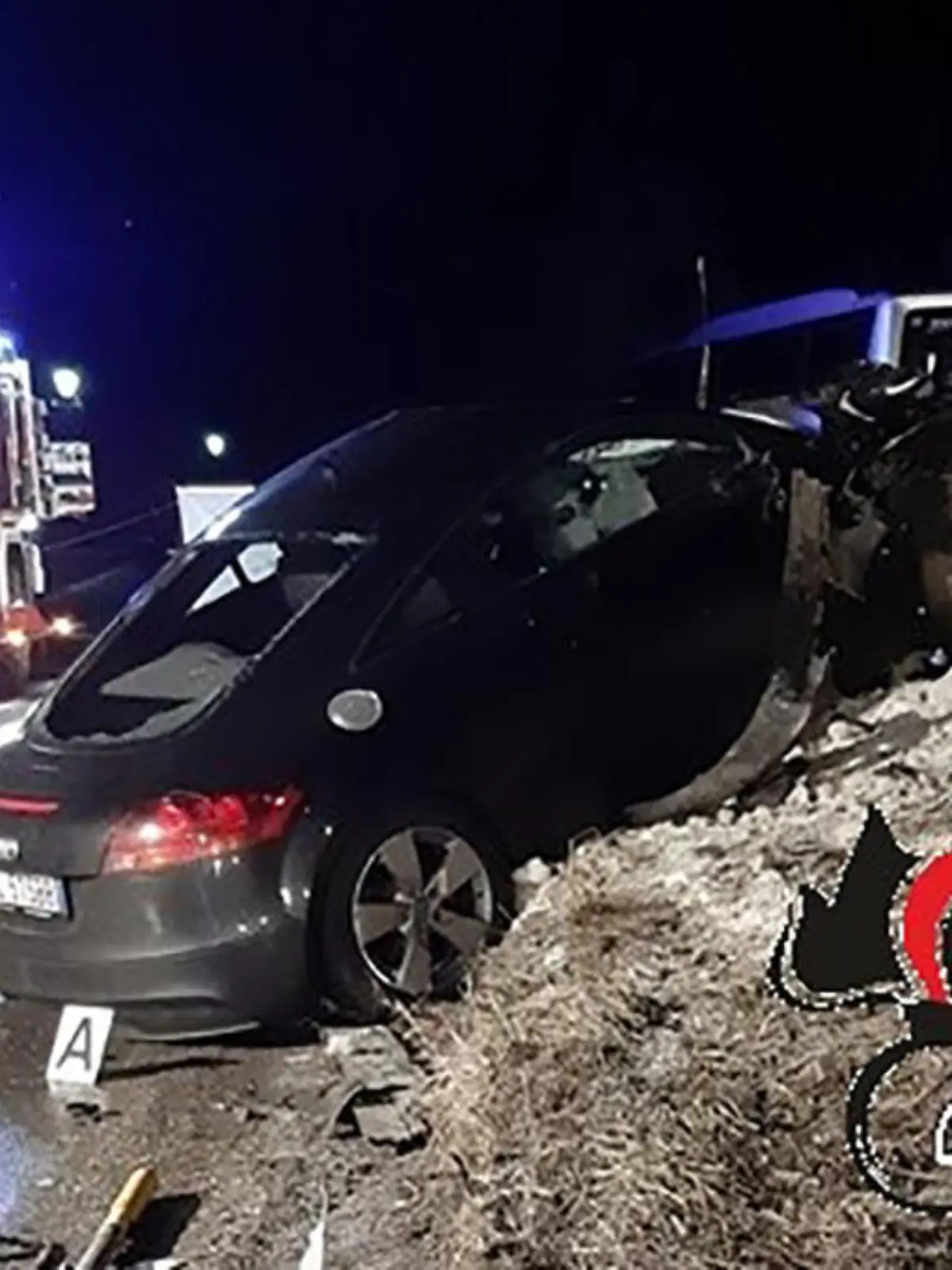 HANDOUT - 05.01.2020, Italien, Luttach: Das von den Carabinieri Bozen herausgegebene Foto zeigt den Unfallwagen, der auf eine Mauer aufgefahren ist. Betrunken und vermutlich zu schnell - so fuhr ein Südtiroler am Sonntag (05.01.2020) in eine Gruppe junger deutscher Touristen. Am Tag danach starb ein siebtes Opfer im Krankenhaus. (bestmögliche Qualität) Foto: -/Carabinieri Bozen/dpa - ACHTUNG: Nur zur redaktionellen Verwendung im Zusammenhang mit der aktuellen Berichterstattung und nur mit vollständiger Nennung des vorstehenden Credits +++ dpa-Bildfunk +++