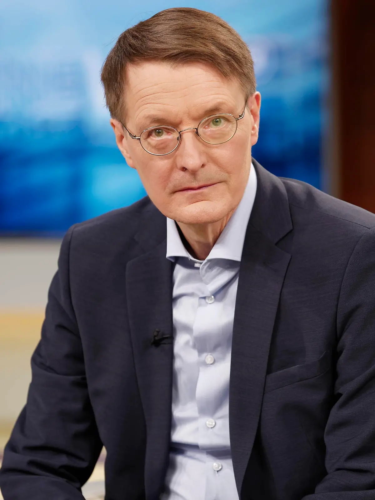 Karl Lauterbach bei Anne Will 2021-12-12, Deutschland, Berlin - Karl Lauterbach SPD, Bundesgesundheitsminister, zu Gast bei Anne Will im Ersten. Thema des Politiktalks in der ARD: Neue Regierung, alte Krisen - kann da der versprochene Aufbruch gelingen *** Karl Lauterbach at Anne Will 2021 12 12, Germany, Berlin Karl Lauterbach SPD , Federal Minister of Health, as a guest at Anne Will in the First Topic of the political talk in the ARD New government, old crises can there succeed the promised departure 